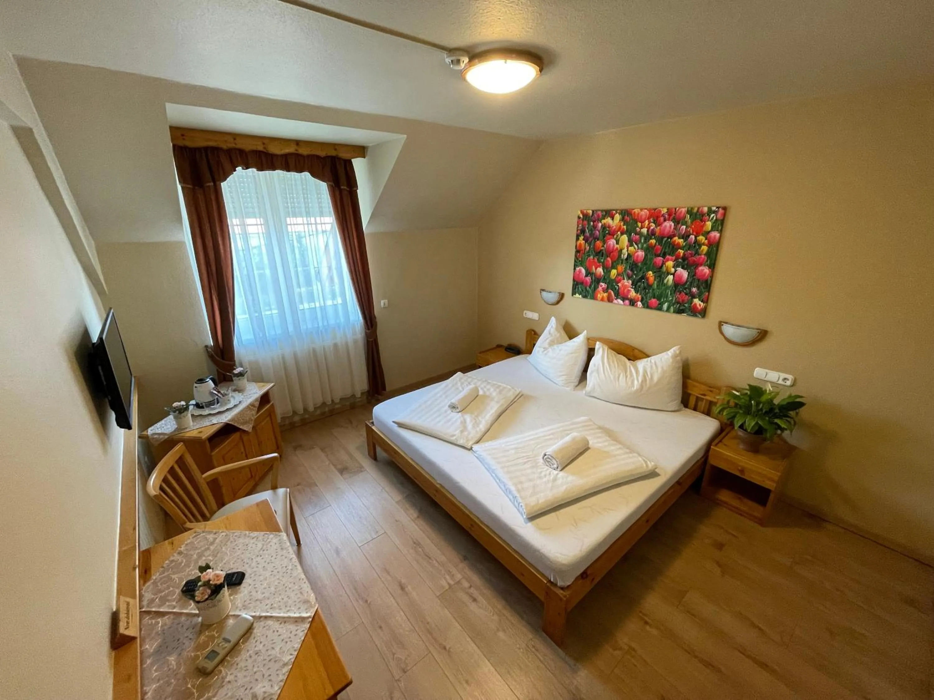 Bedroom, Bed in Hotel Karin