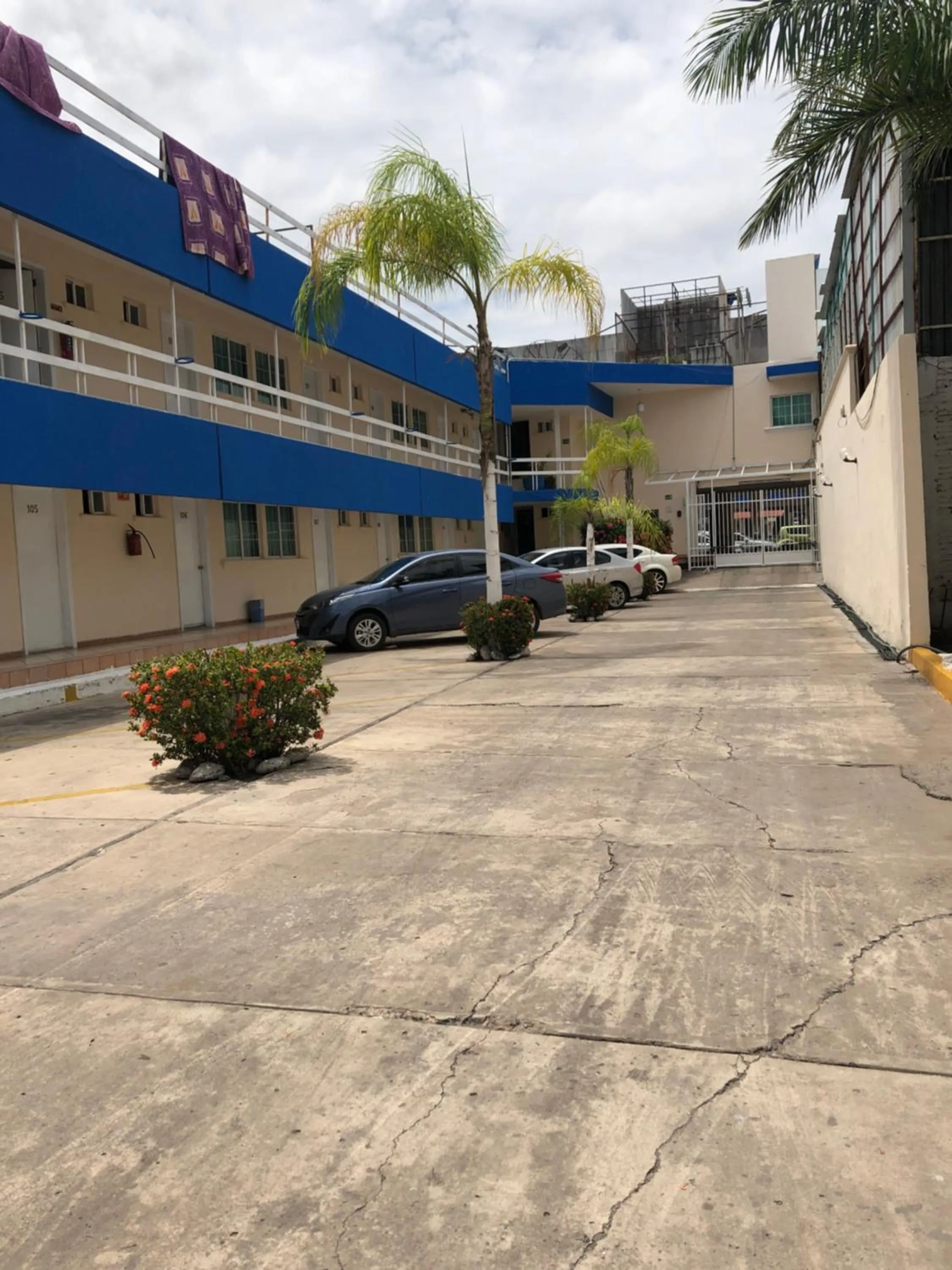 Property building in Hotel Confort Plaza