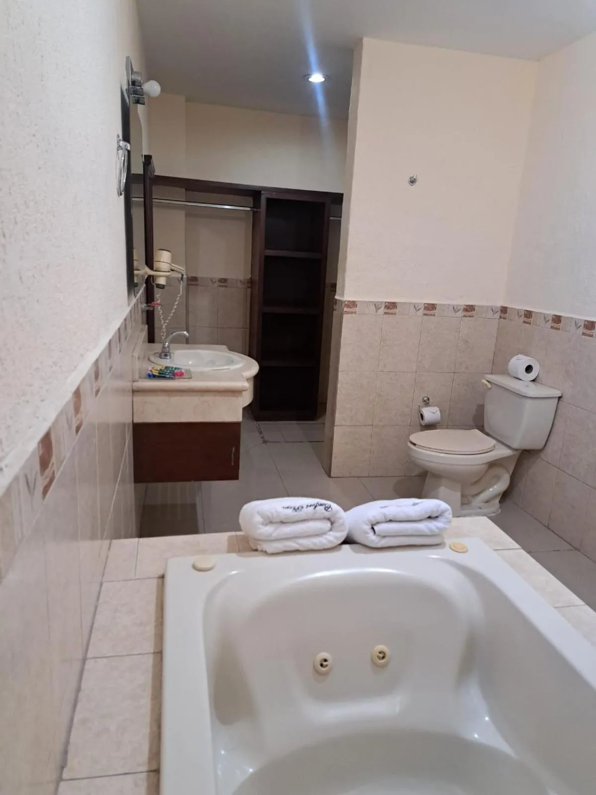 Bath in Hotel Confort Plaza