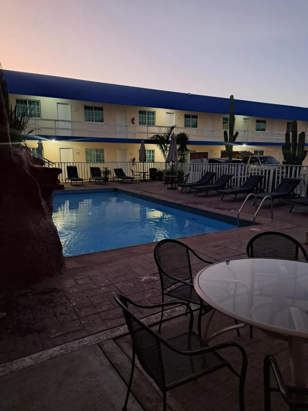 Swimming pool in Hotel Confort Plaza