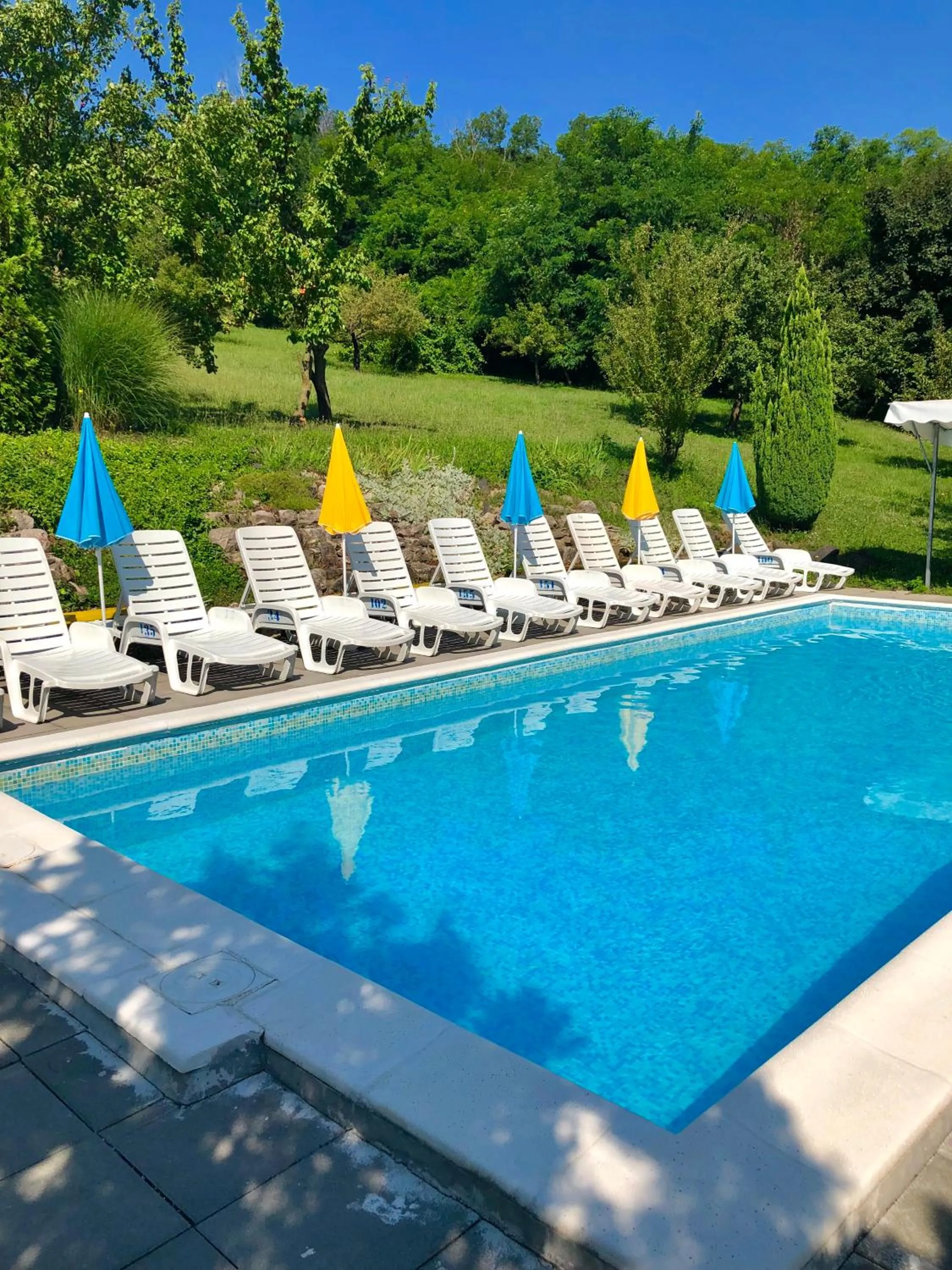 Swimming pool in Appartementhaus 5. Jahreszeit