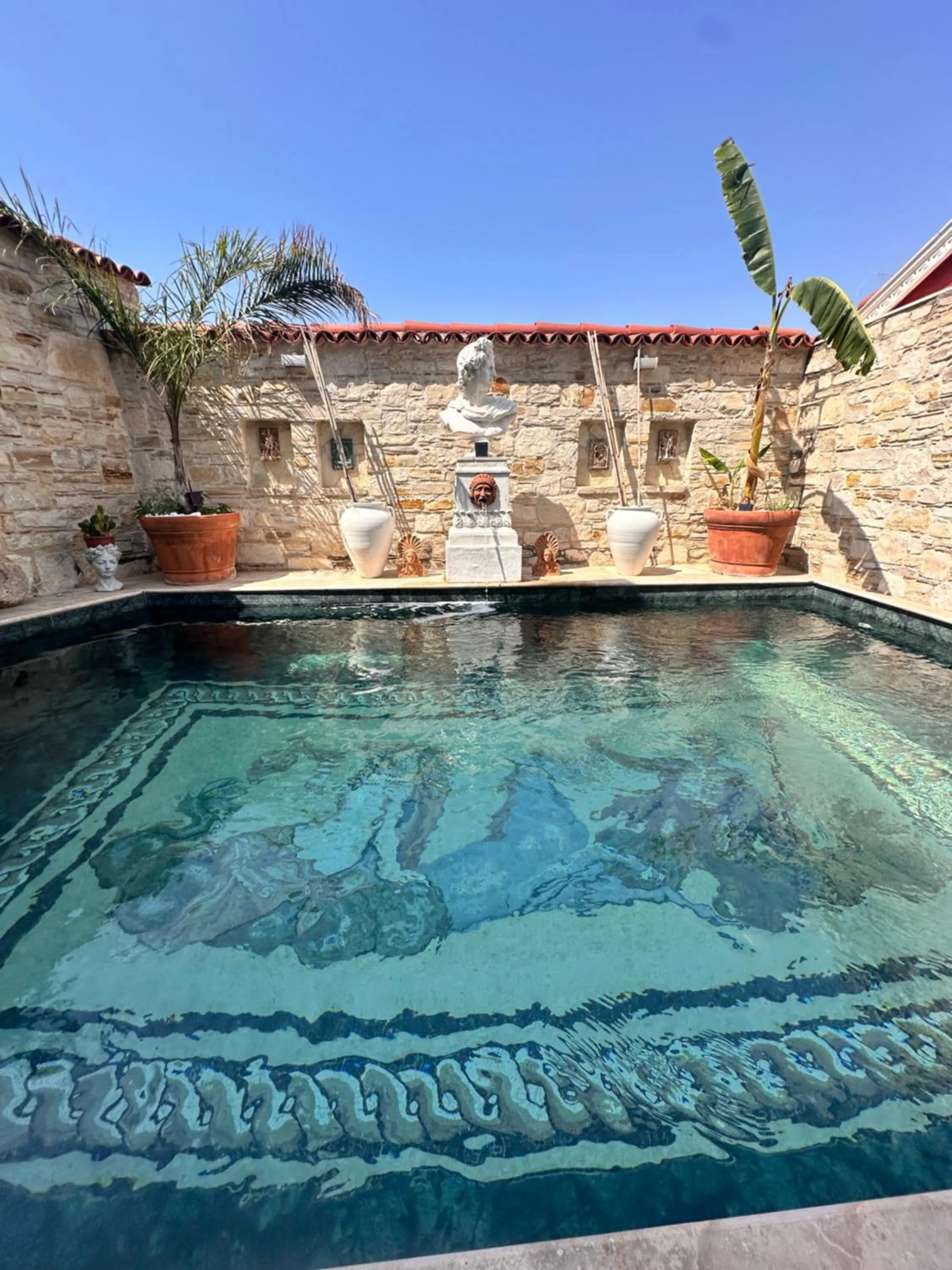 Swimming pool in Villa Ephesus Hotel