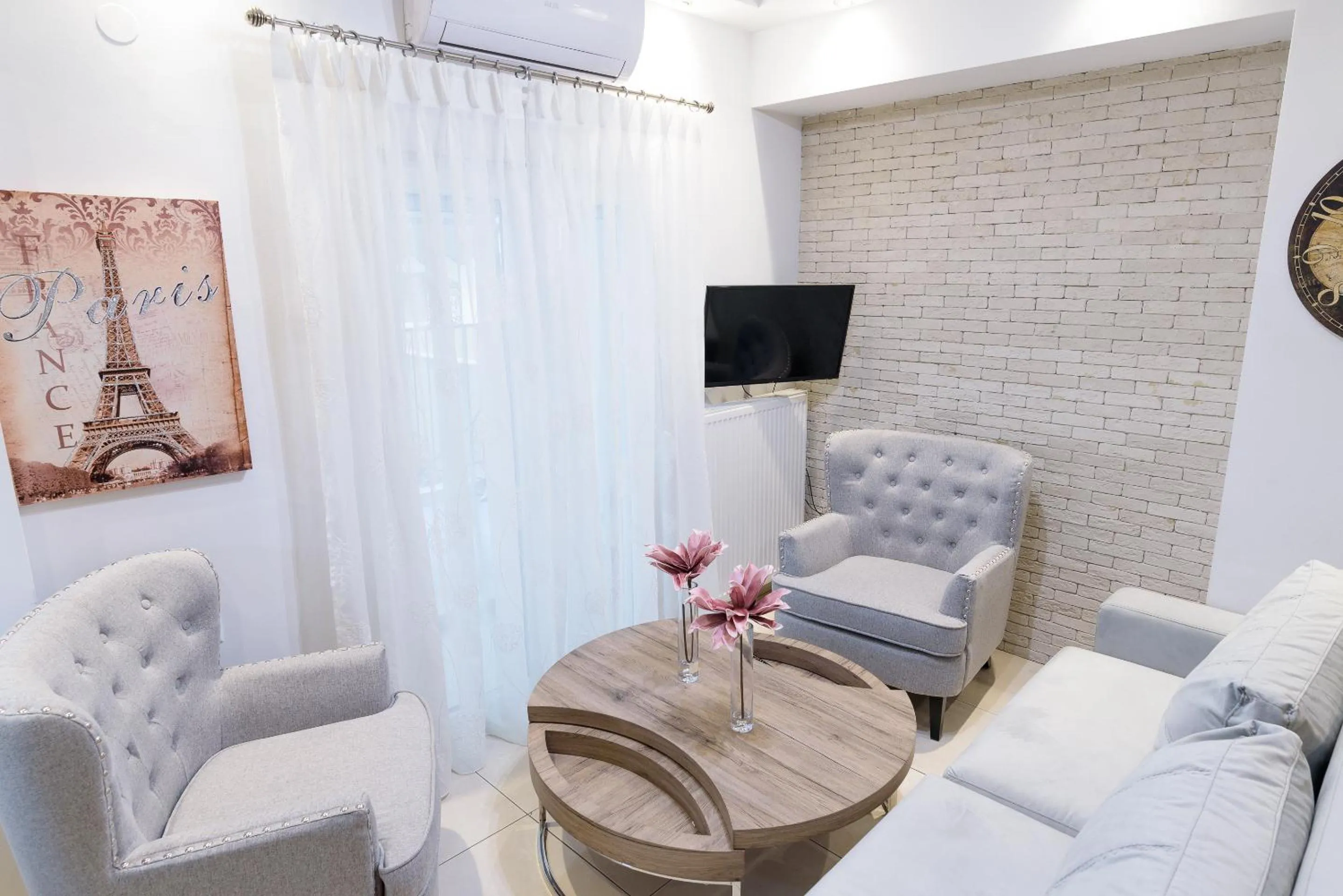 TV and multimedia in Lassani cozy and quiet, 2 bedroom apartm with spacious balcony