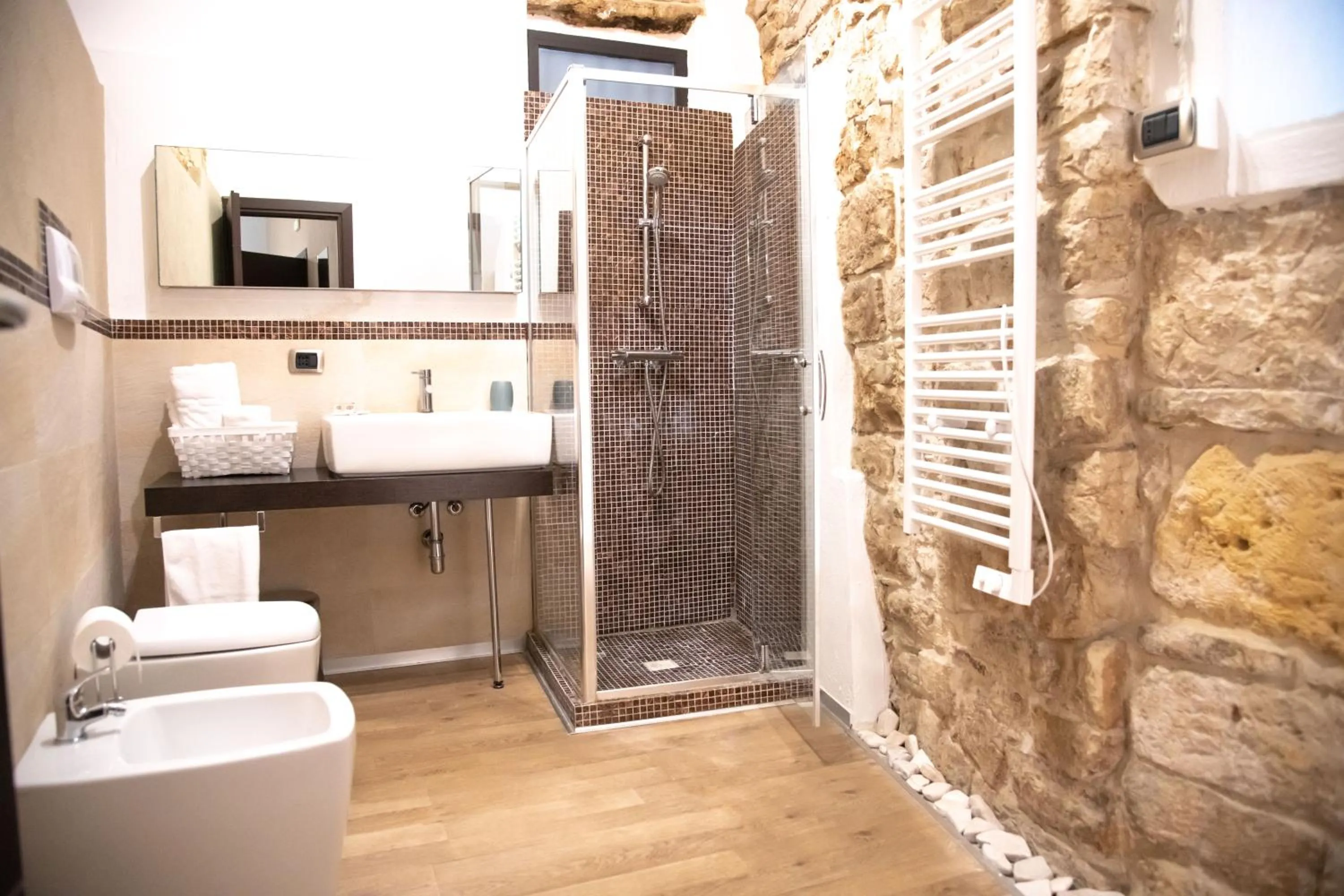 Shower in La Giudecca Trani