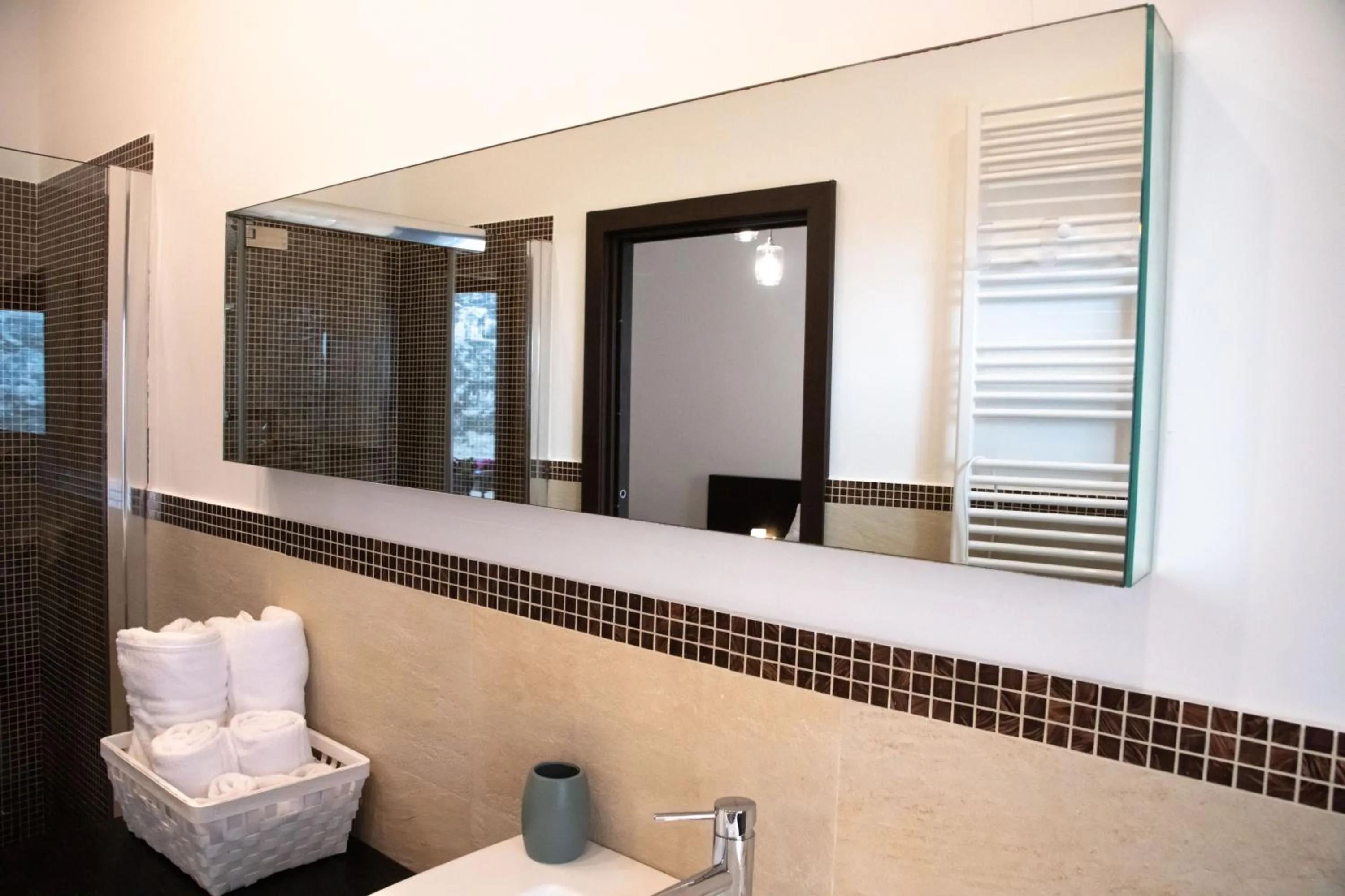 Shower in La Giudecca Trani