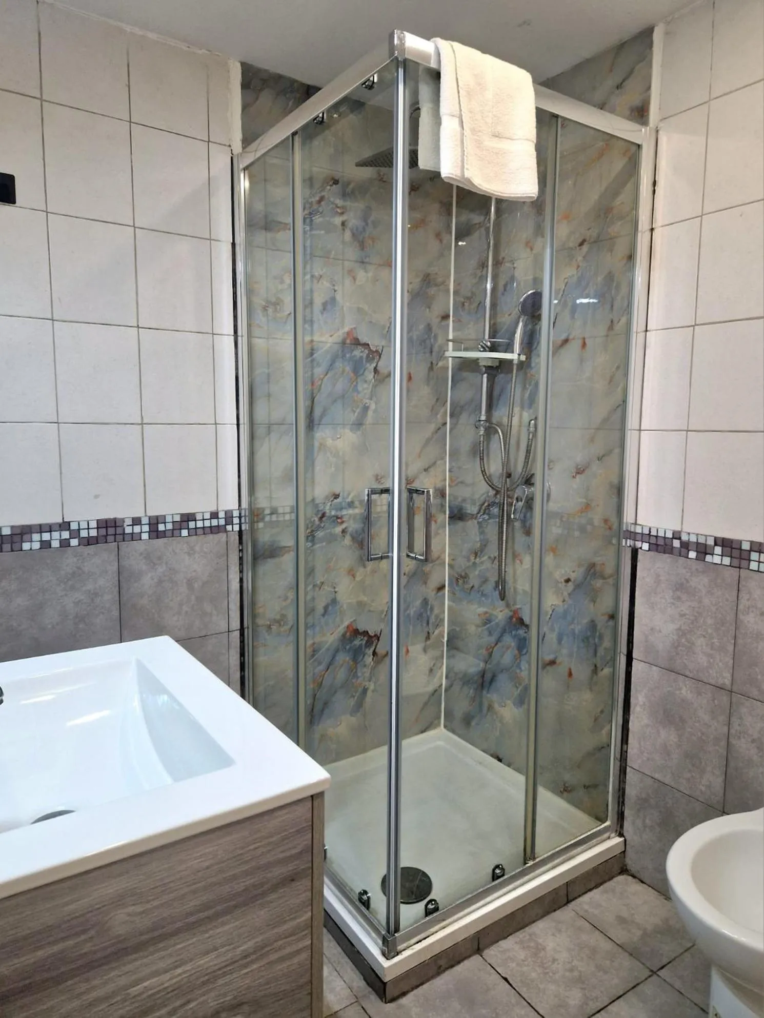 Shower in Le stanze di Partenope