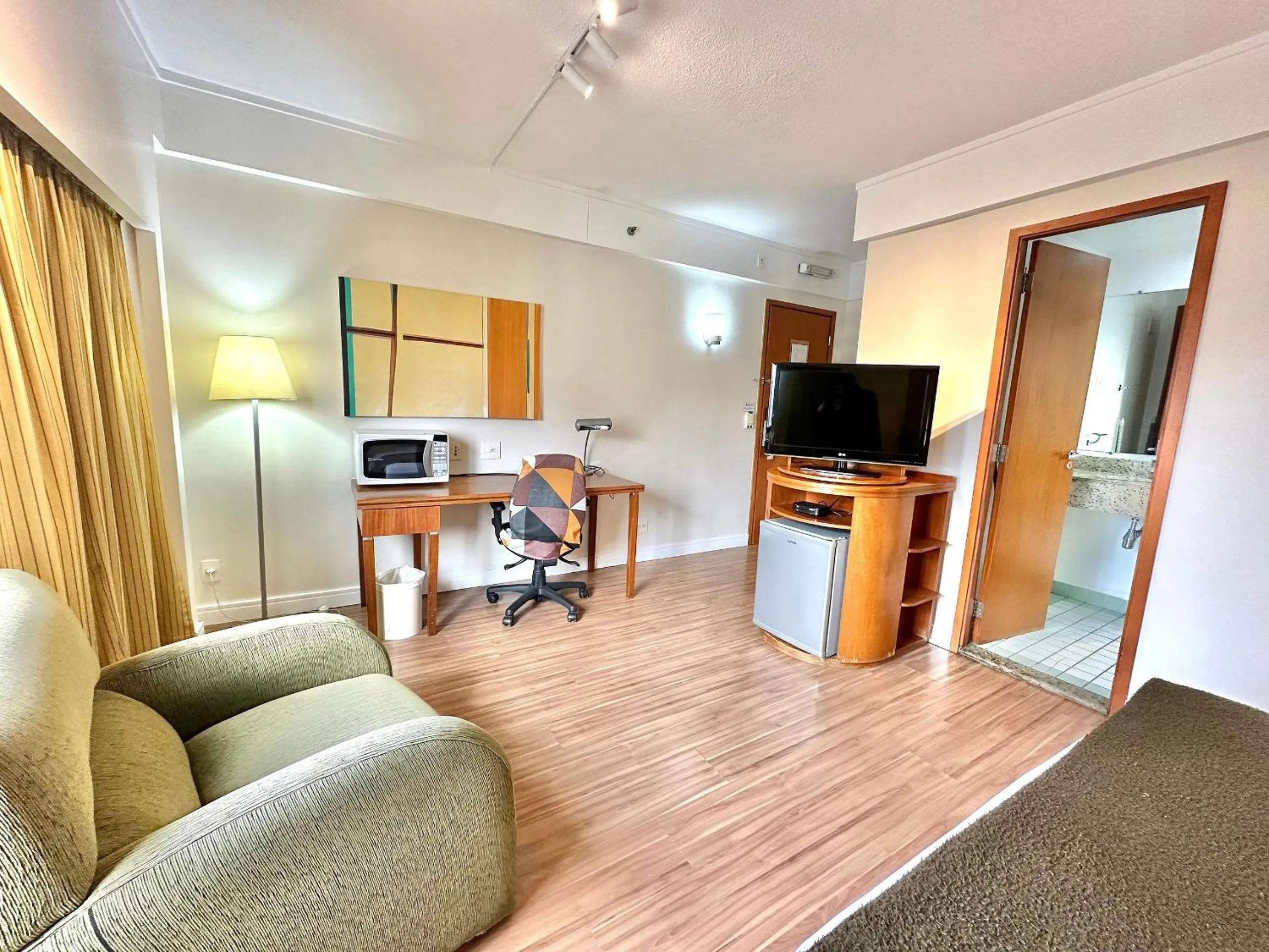 Flat Particular Rua Borges Lagoa c/ garagem UH1008