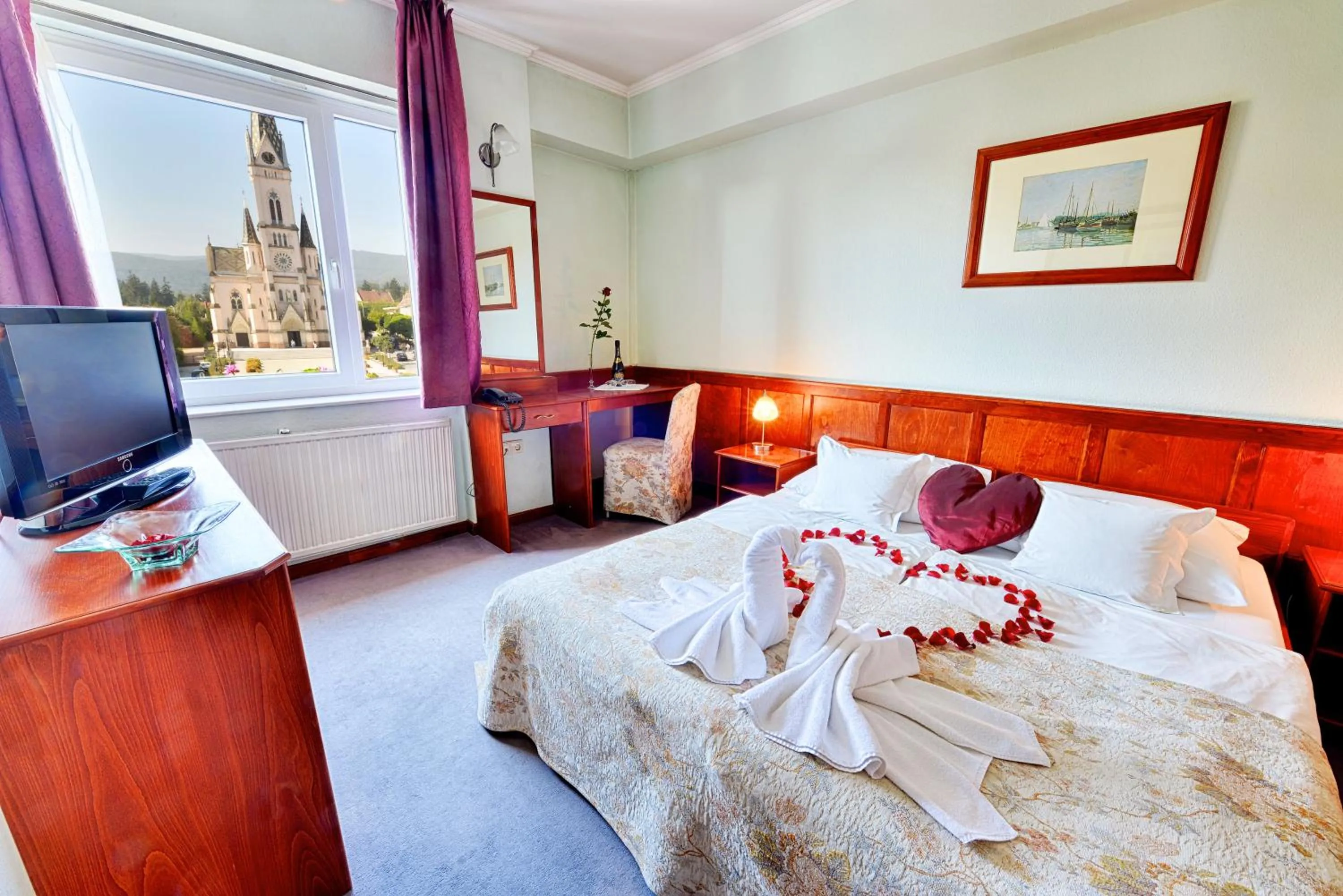 Photo of the whole room, Bed in Hotel Irottkö