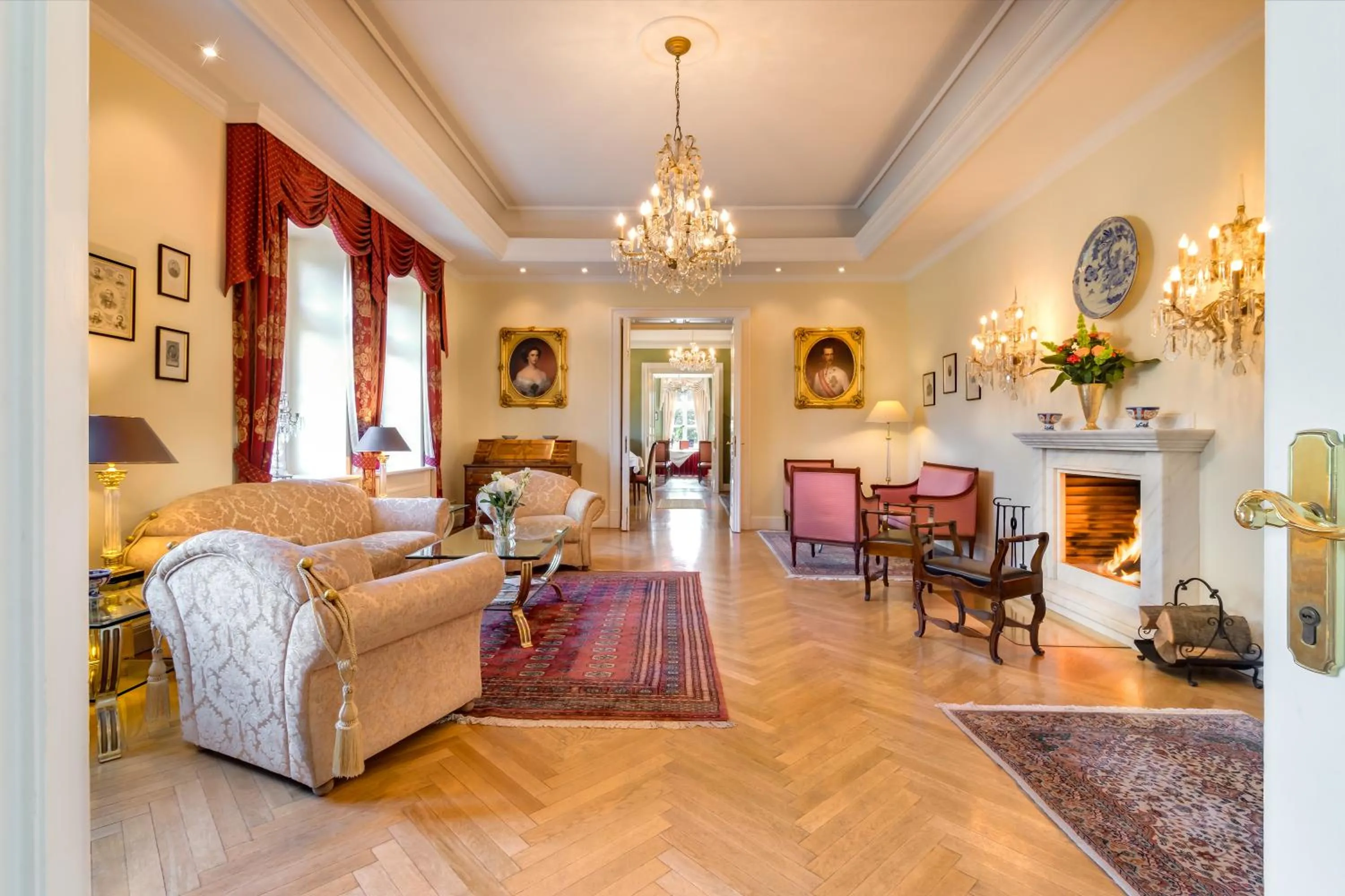 Communal lounge/ TV room in Castle Hotel Grof Degenfeld Superior