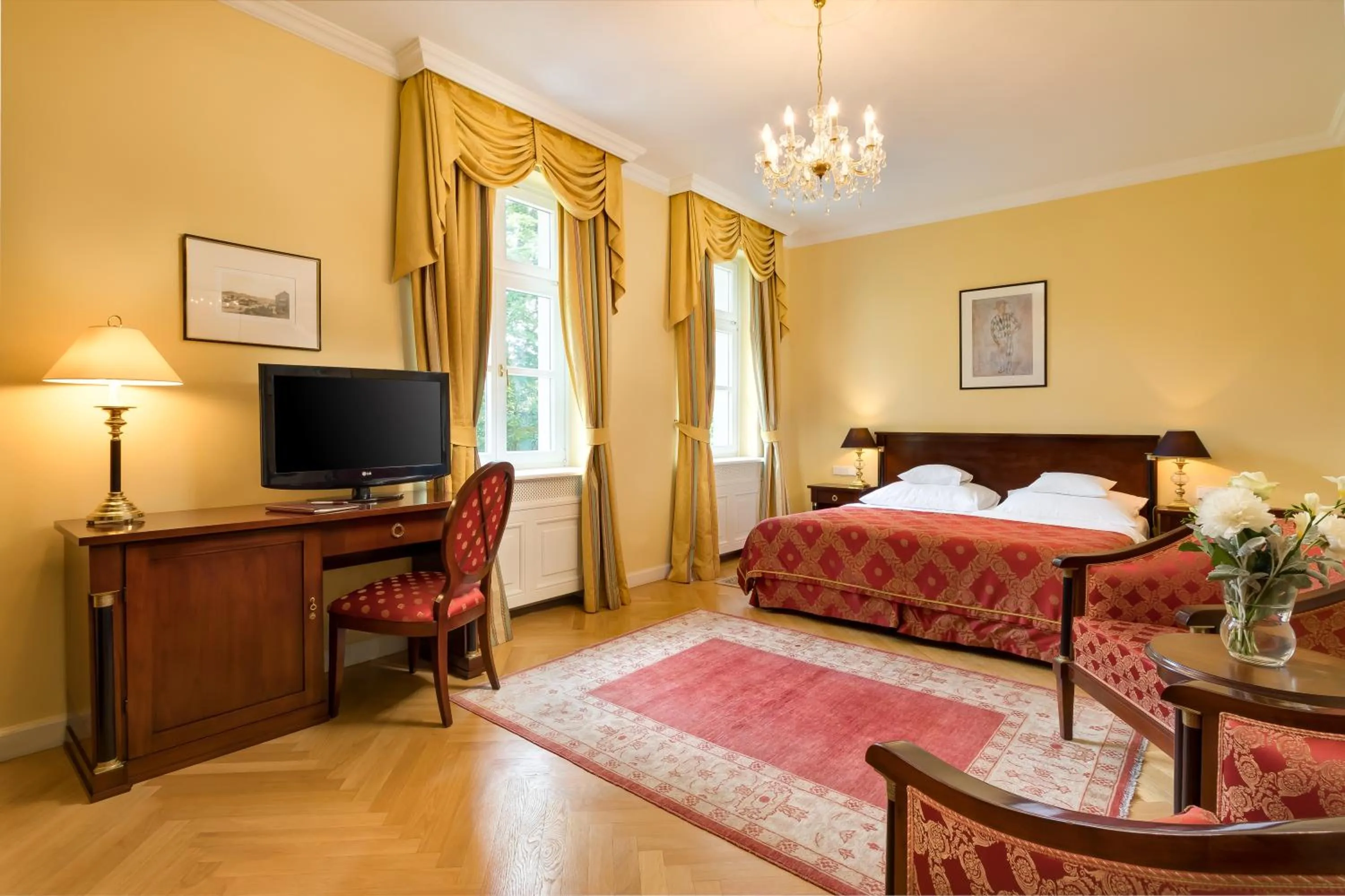 Photo of the whole room, Bed in Castle Hotel Grof Degenfeld Superior