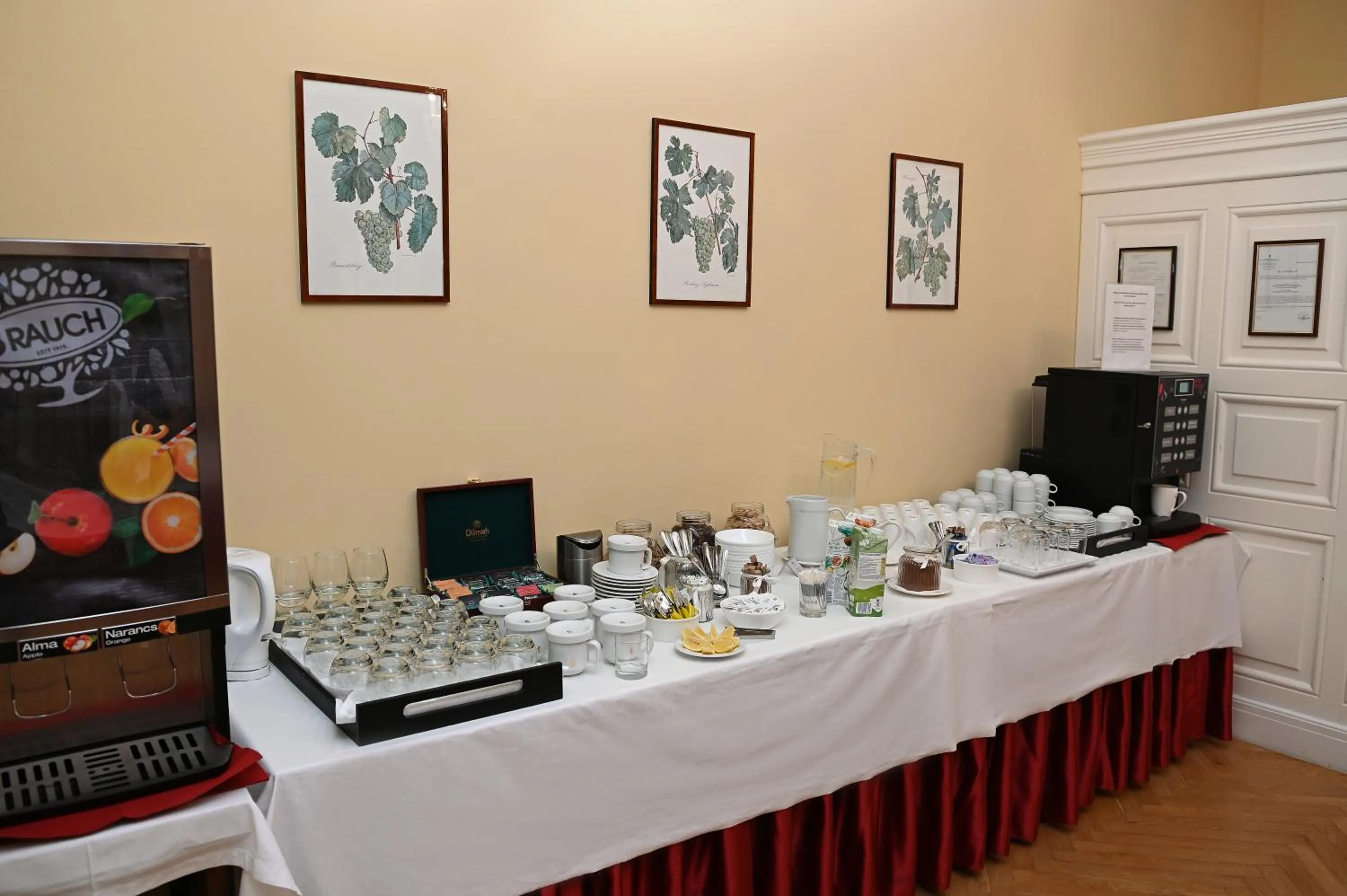 Breakfast in Castle Hotel Grof Degenfeld Superior