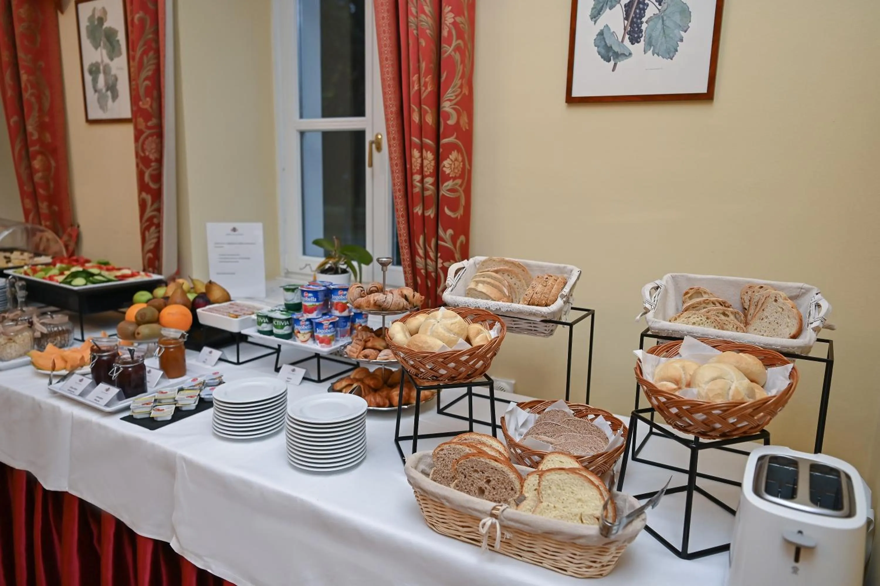 Breakfast in Castle Hotel Grof Degenfeld Superior