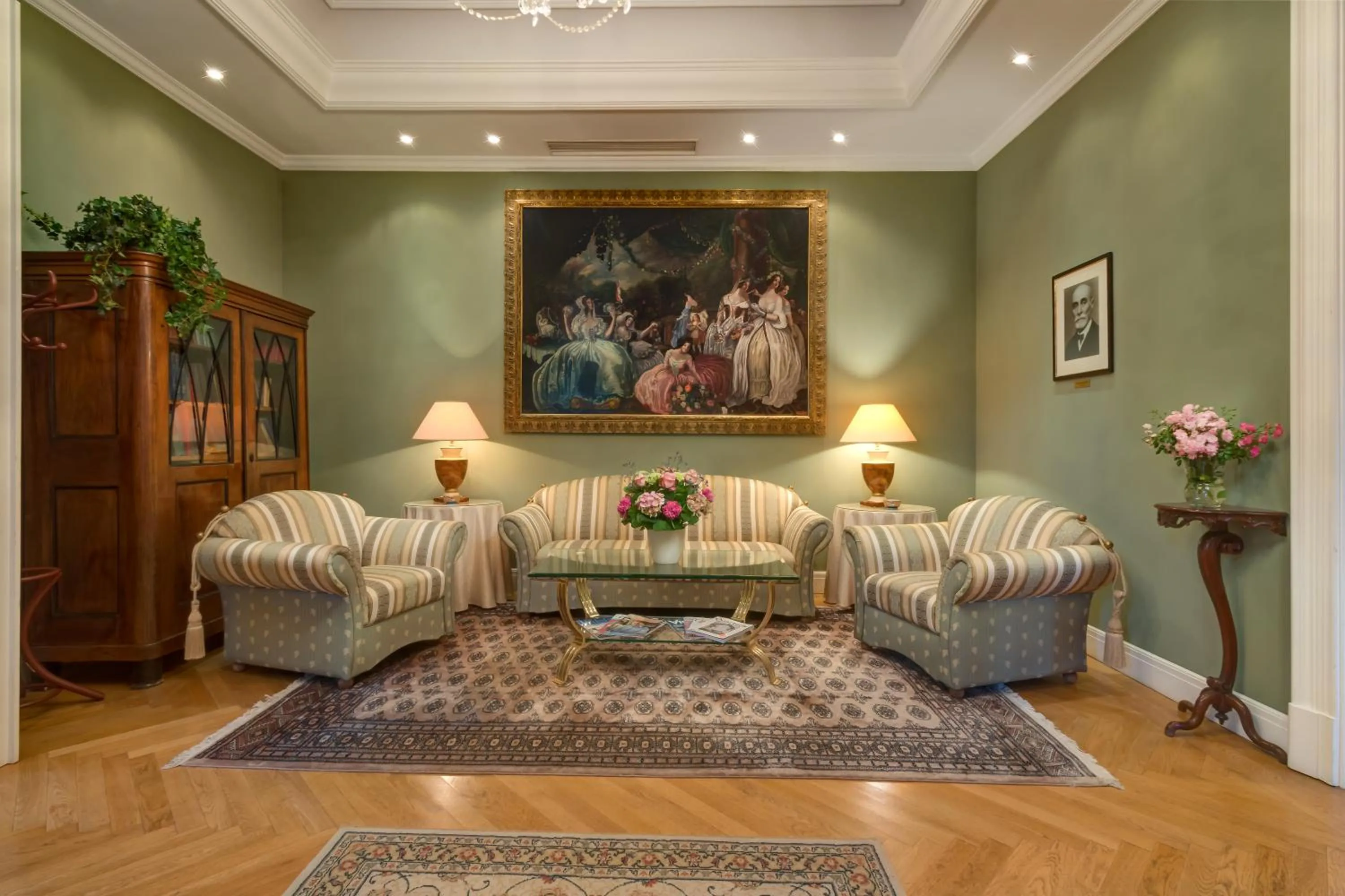 Communal lounge/ TV room in Castle Hotel Grof Degenfeld Superior