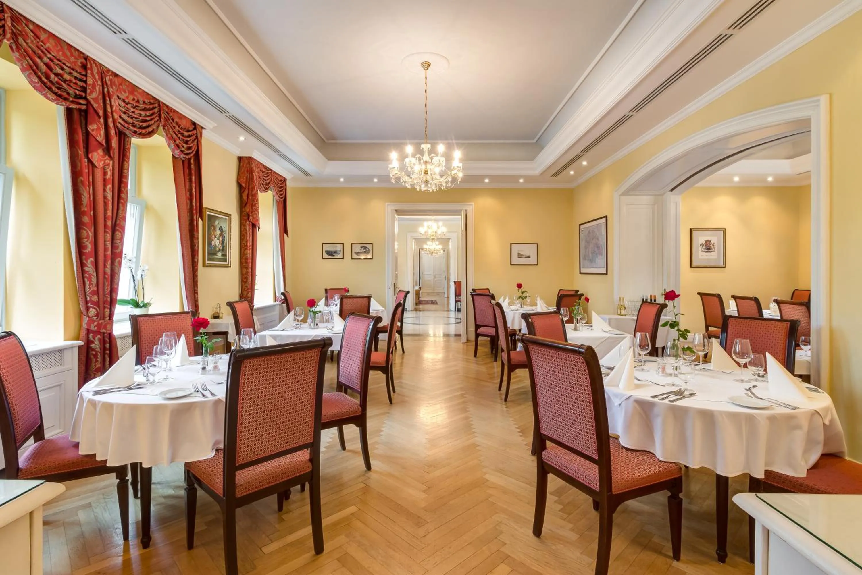 Restaurant/places to eat in Castle Hotel Grof Degenfeld Superior