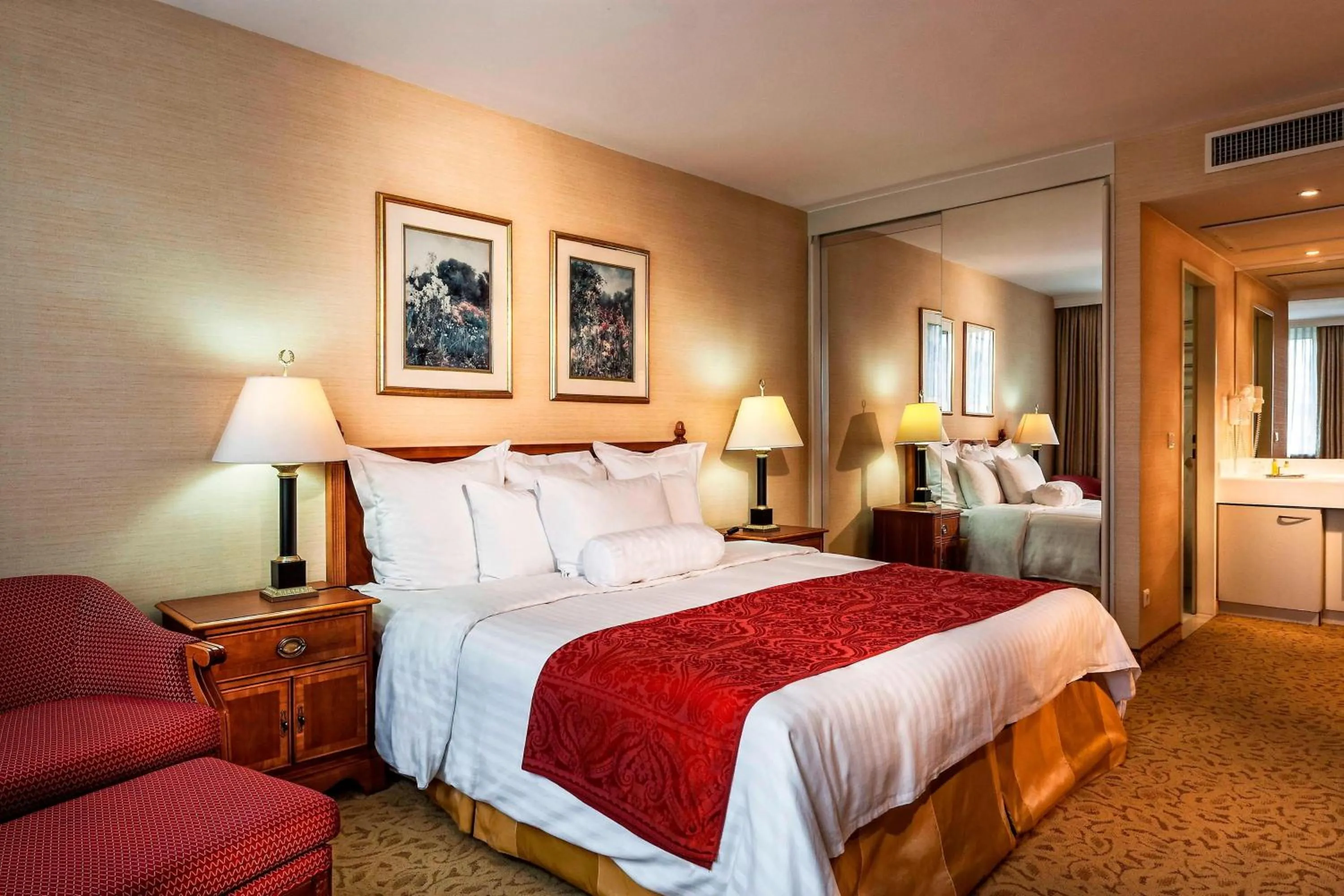 Bedroom, Bed in Millennium Court, Budapest - Marriott Executive Apartments