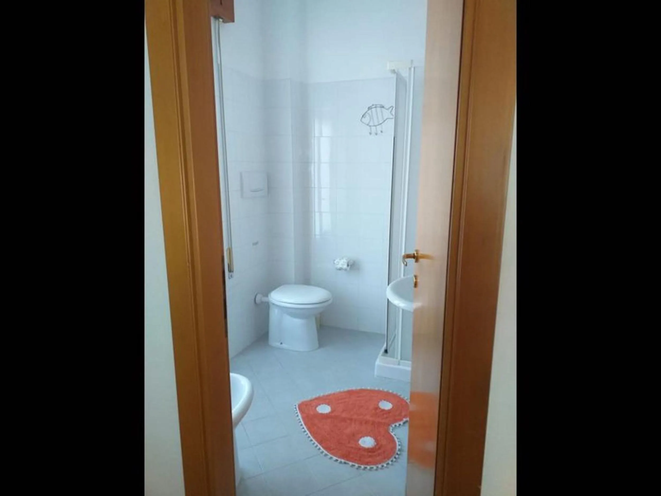 Toilet in Spacious quadruple room a stone throw from the sea