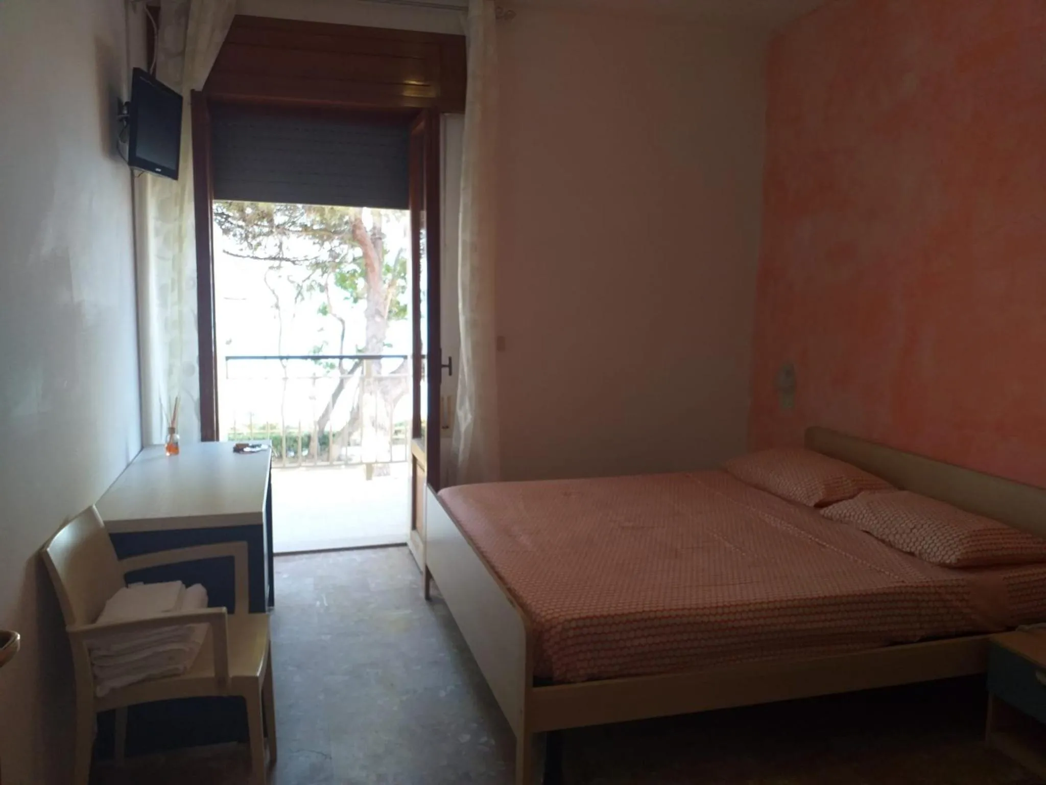 Bedroom, Bed in Spacious quadruple room a stone throw from the sea