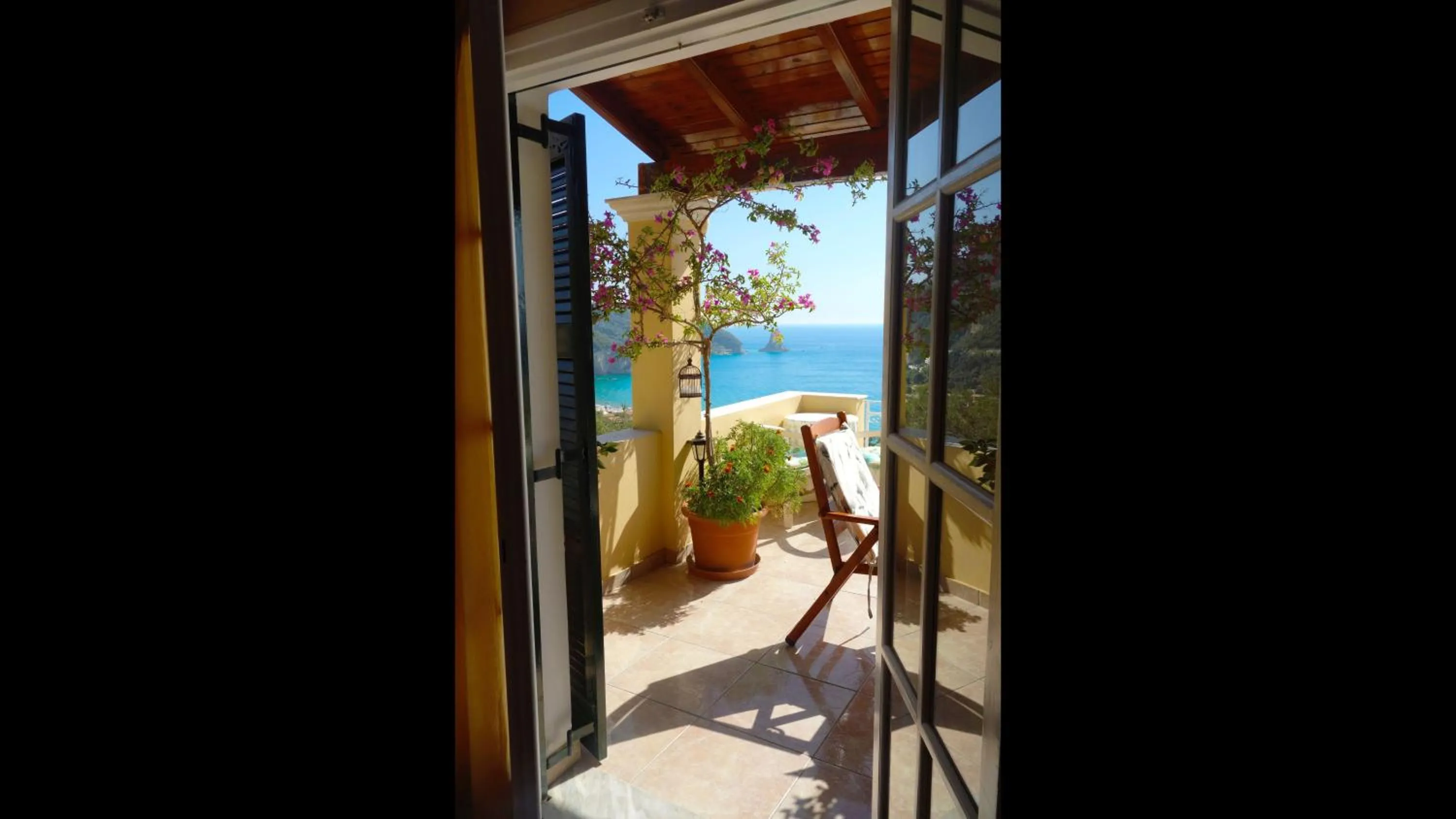 Natalia Apartment B with panoramic sea views of Agios Gordios bay