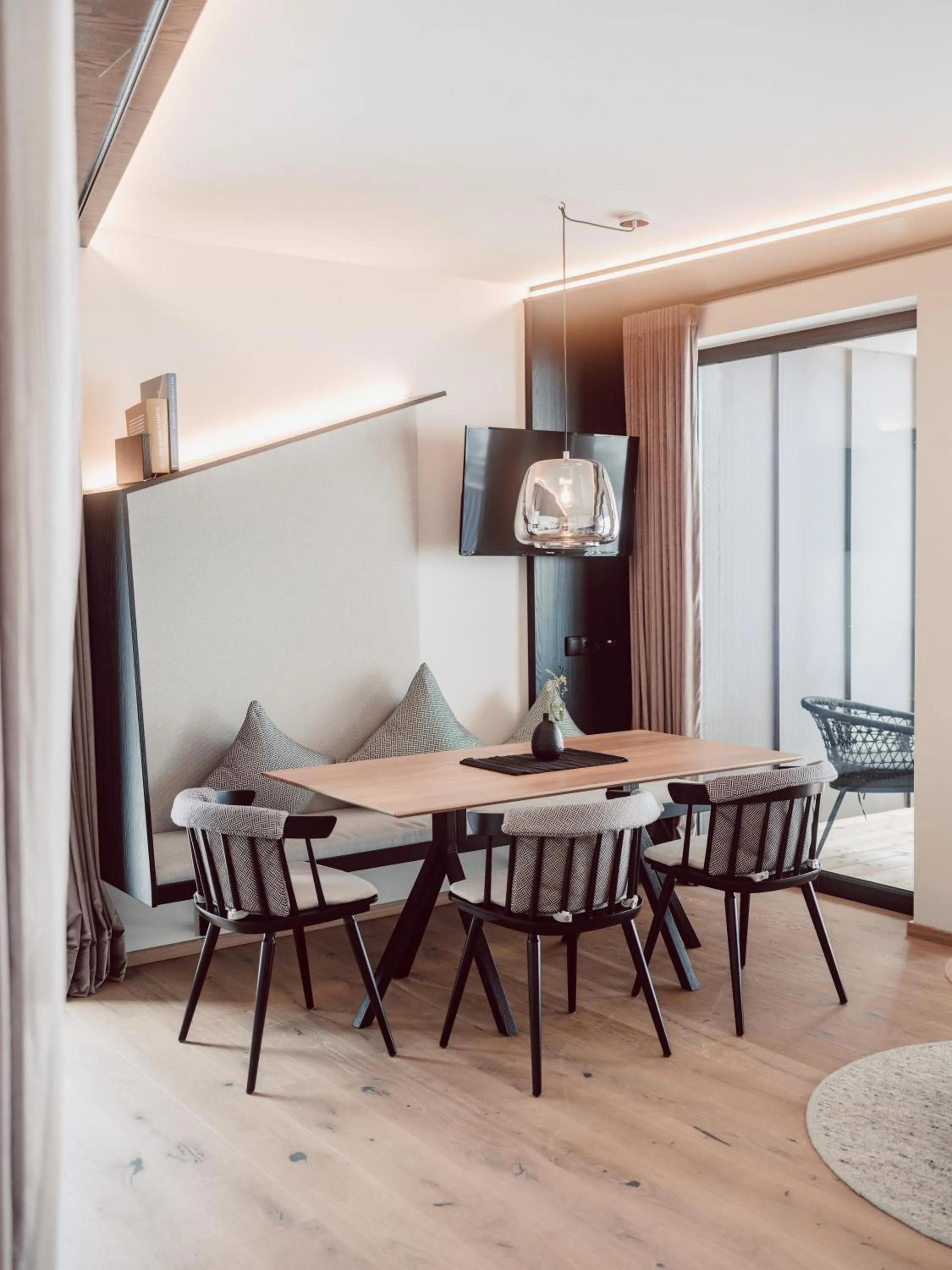 Seating area in JoAnn suites & apart