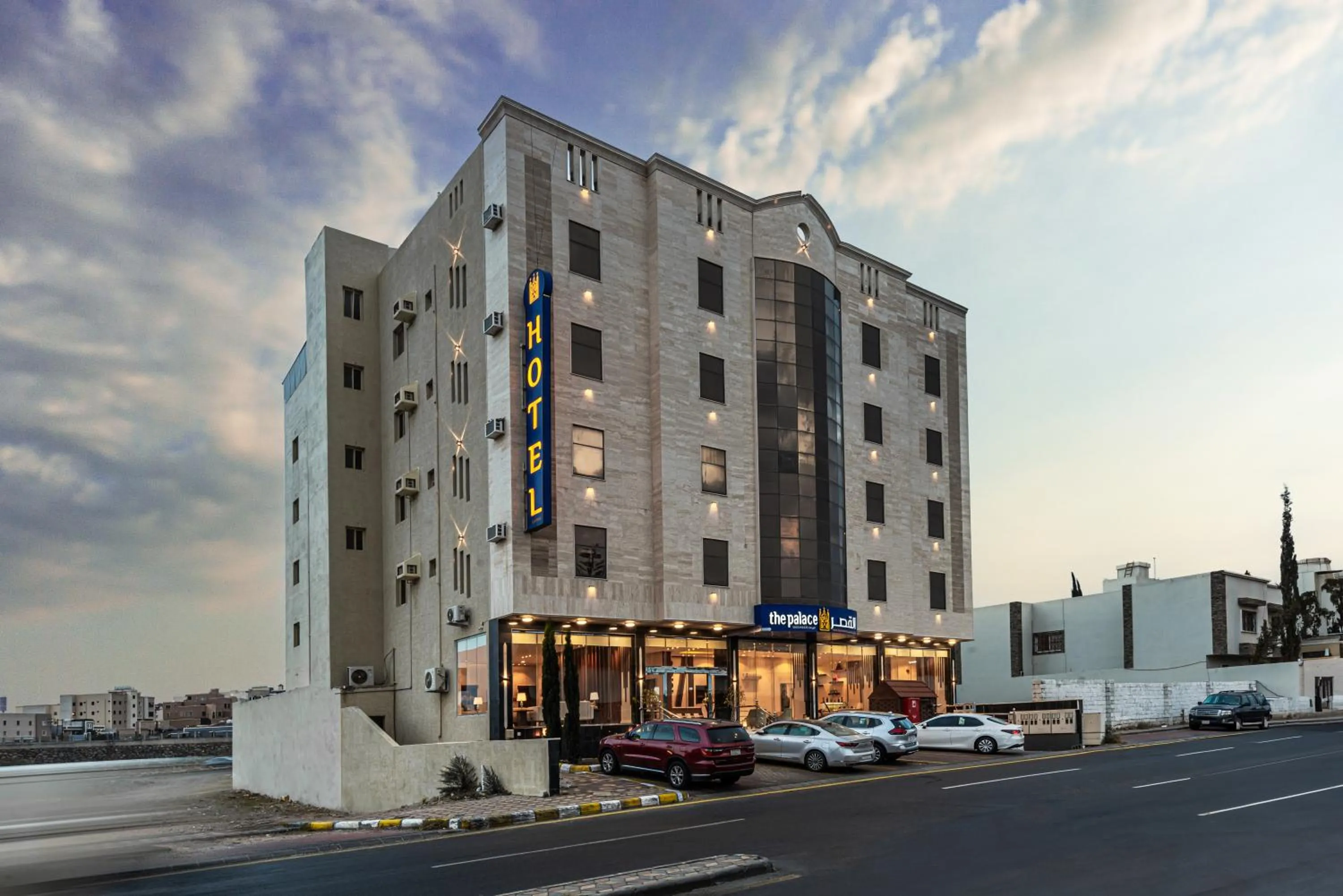 The Palace Hotel Suites - Al Badea