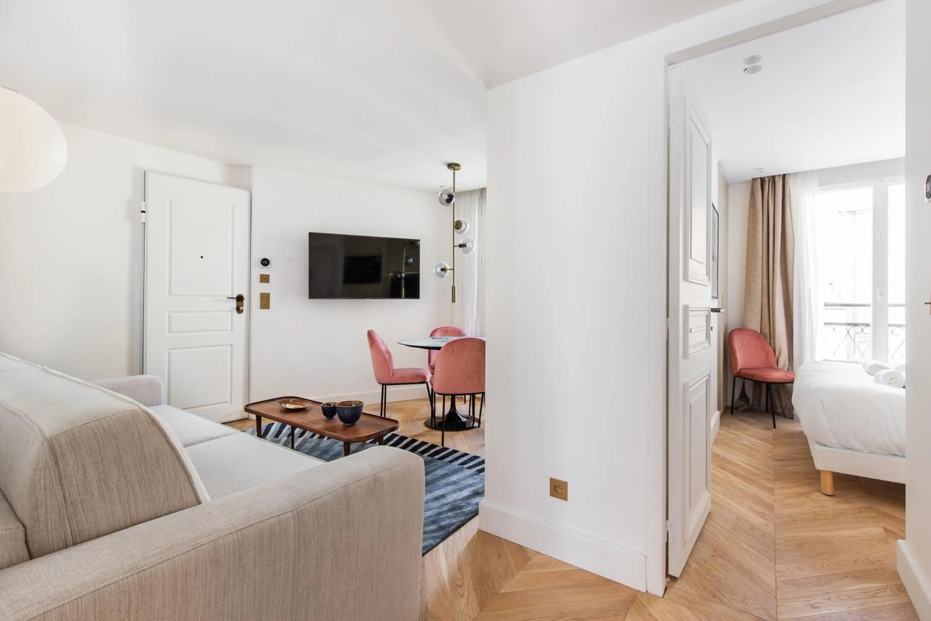 Communal lounge/ TV room in Quartier Libre - Saint Georges