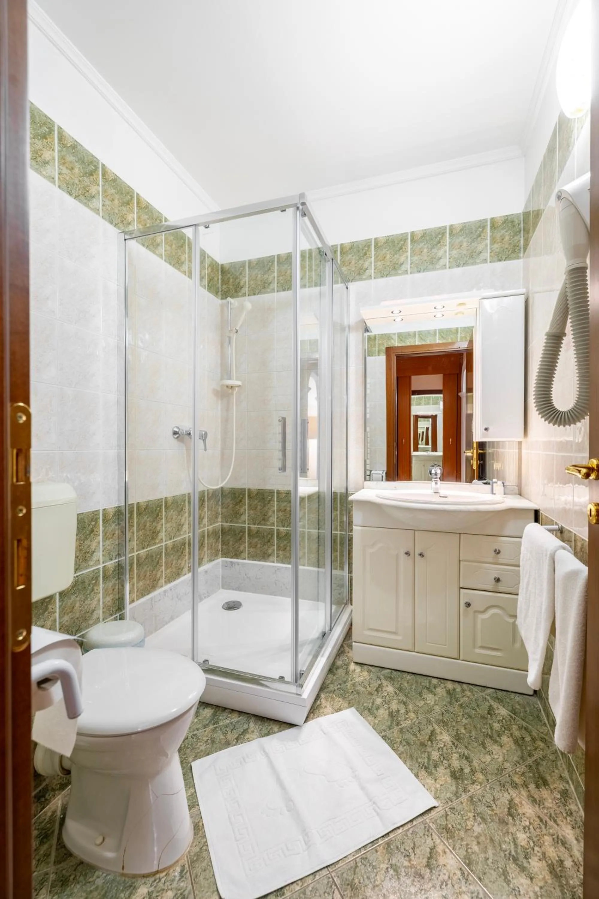 Shower in Hotel Pannonia