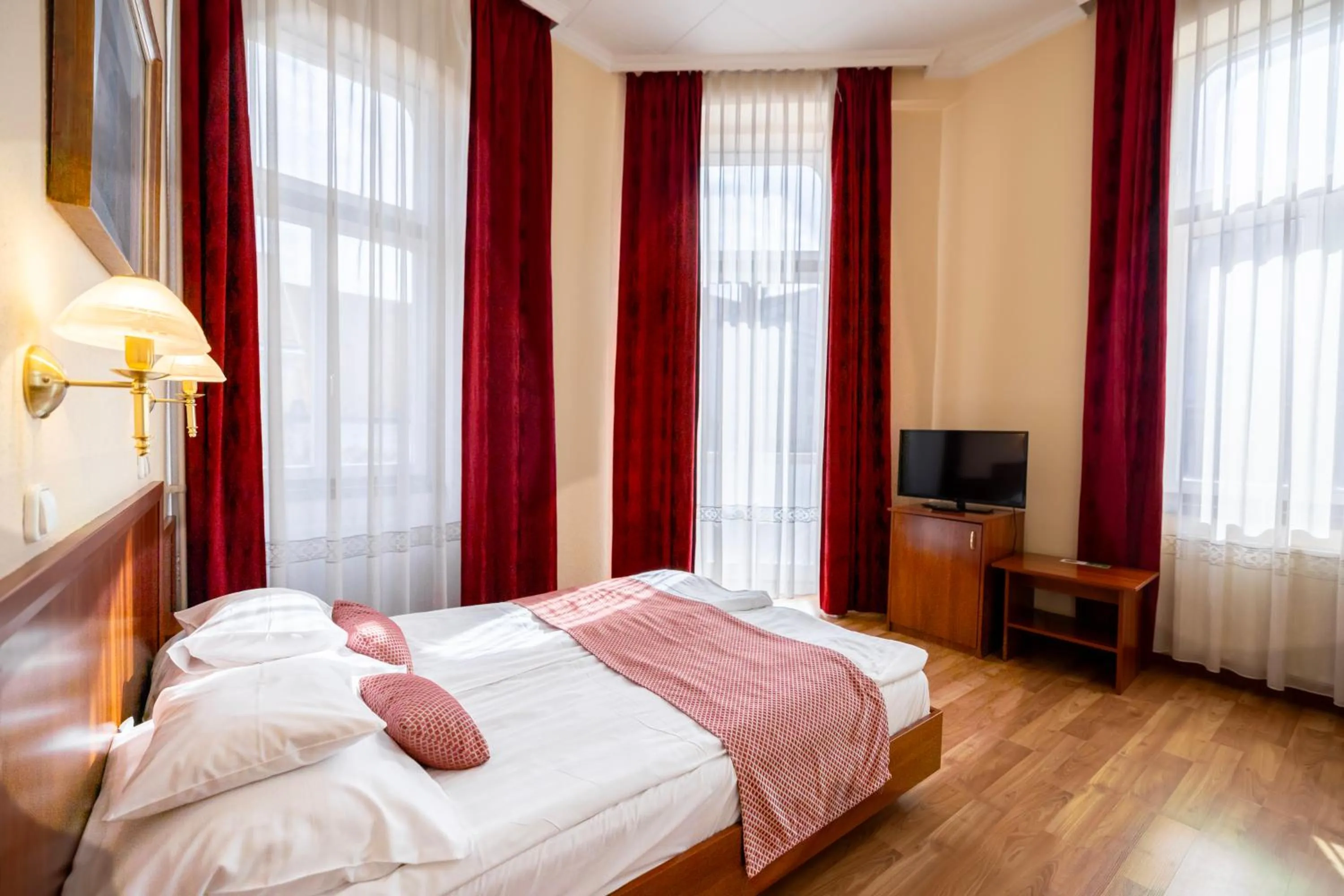 Bed in Hotel Pannonia