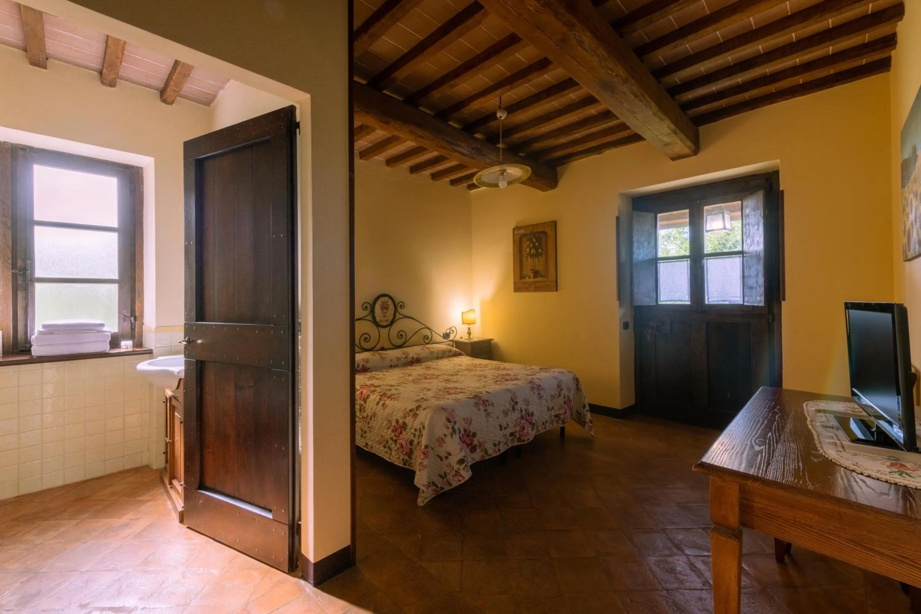 Photo of the whole room, Bed in Fonte Chiara