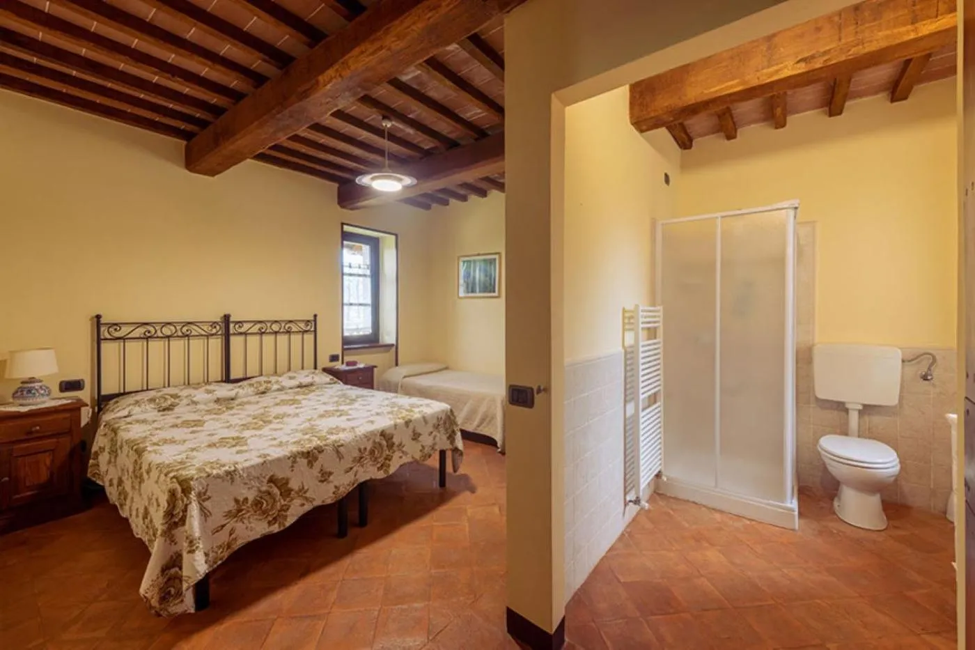 Photo of the whole room, Bed in Fonte Chiara