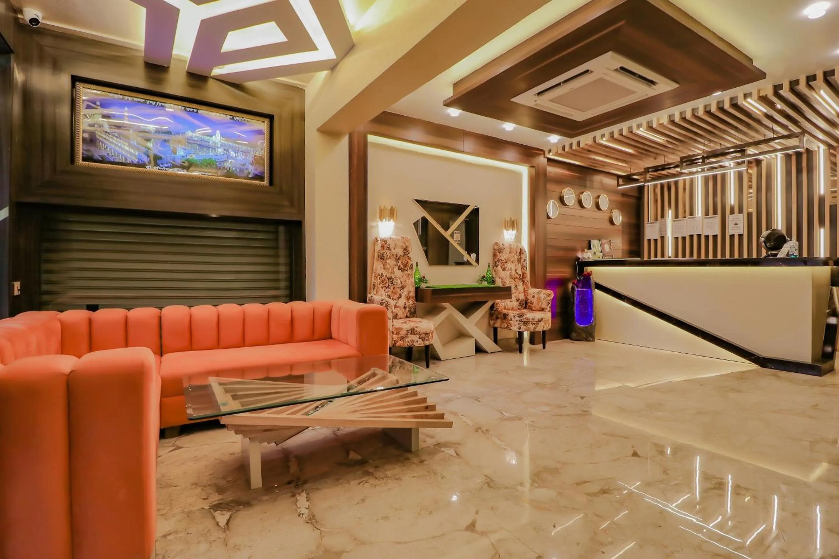 Lobby or reception in Capital O Western Galaxy