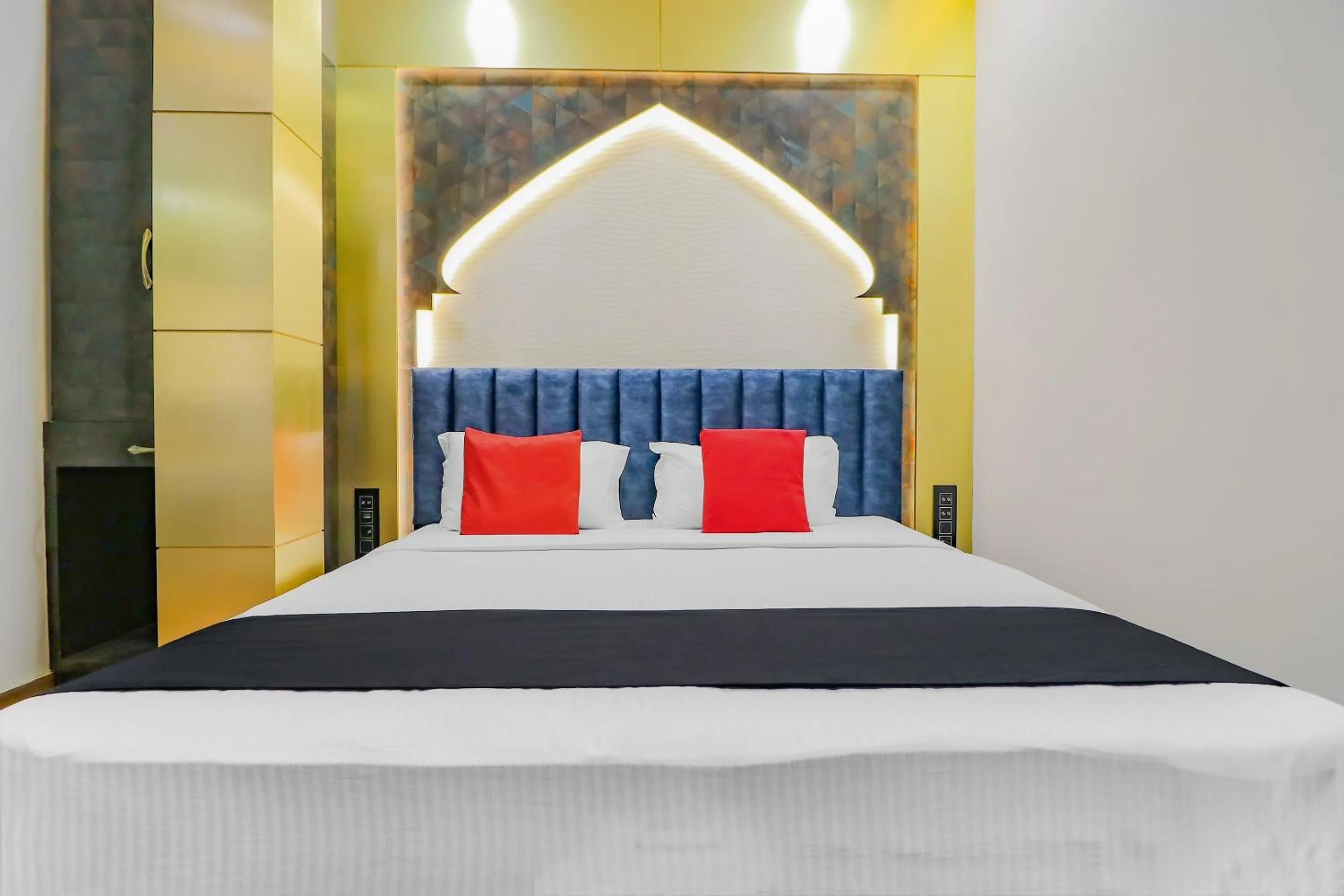 Bedroom in Capital O Western Galaxy