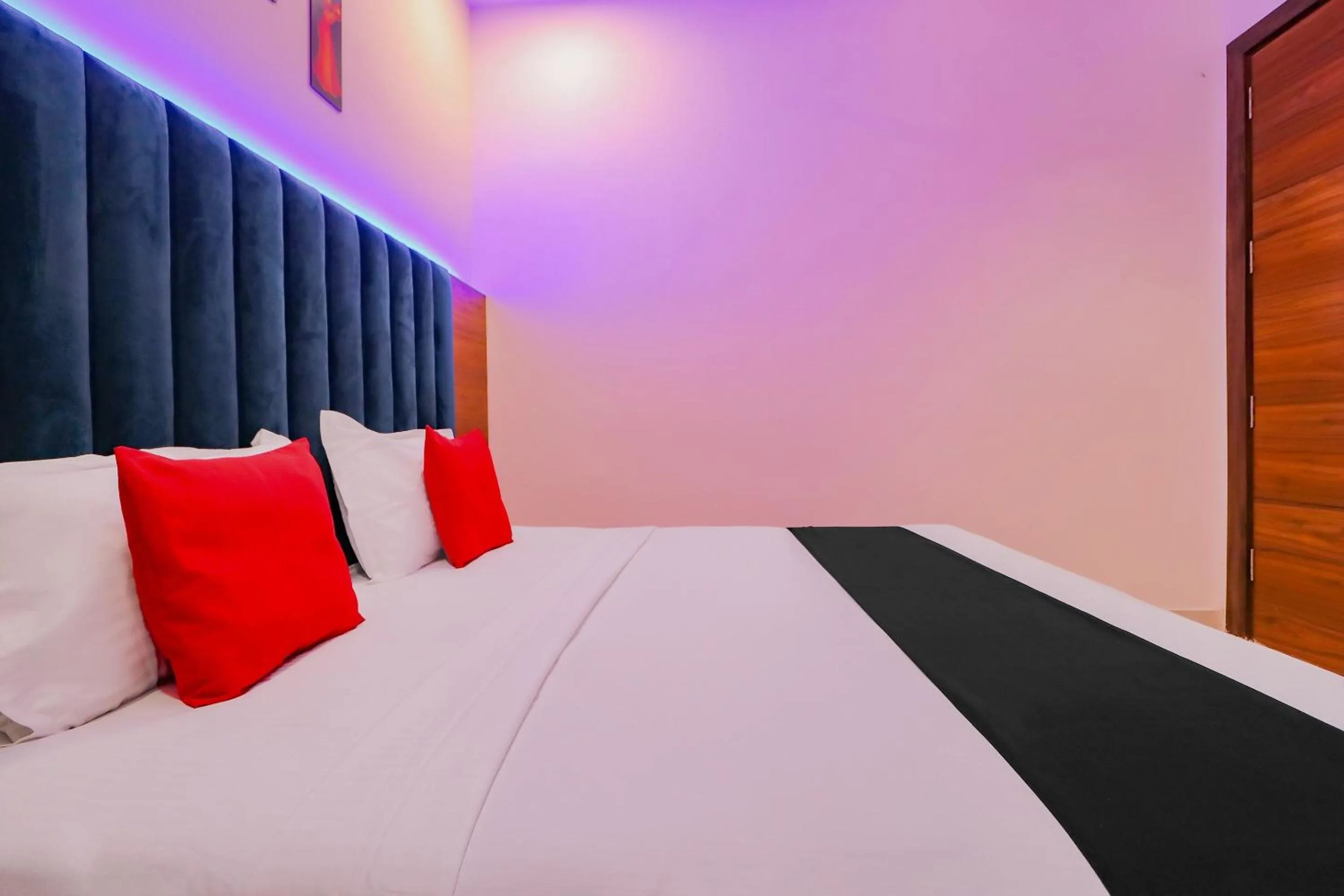 Bedroom in Capital O Western Galaxy