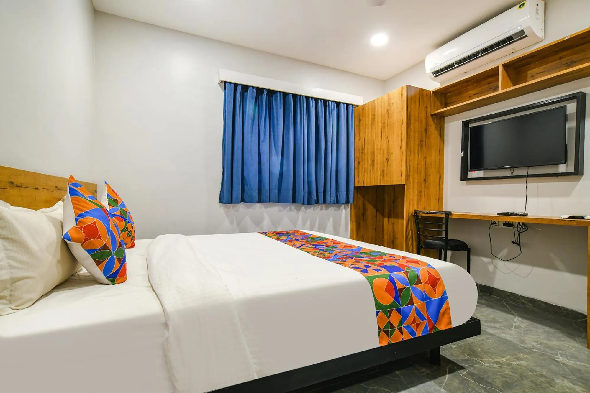 Communal lounge/ TV room in FabHotel Unity Landmark