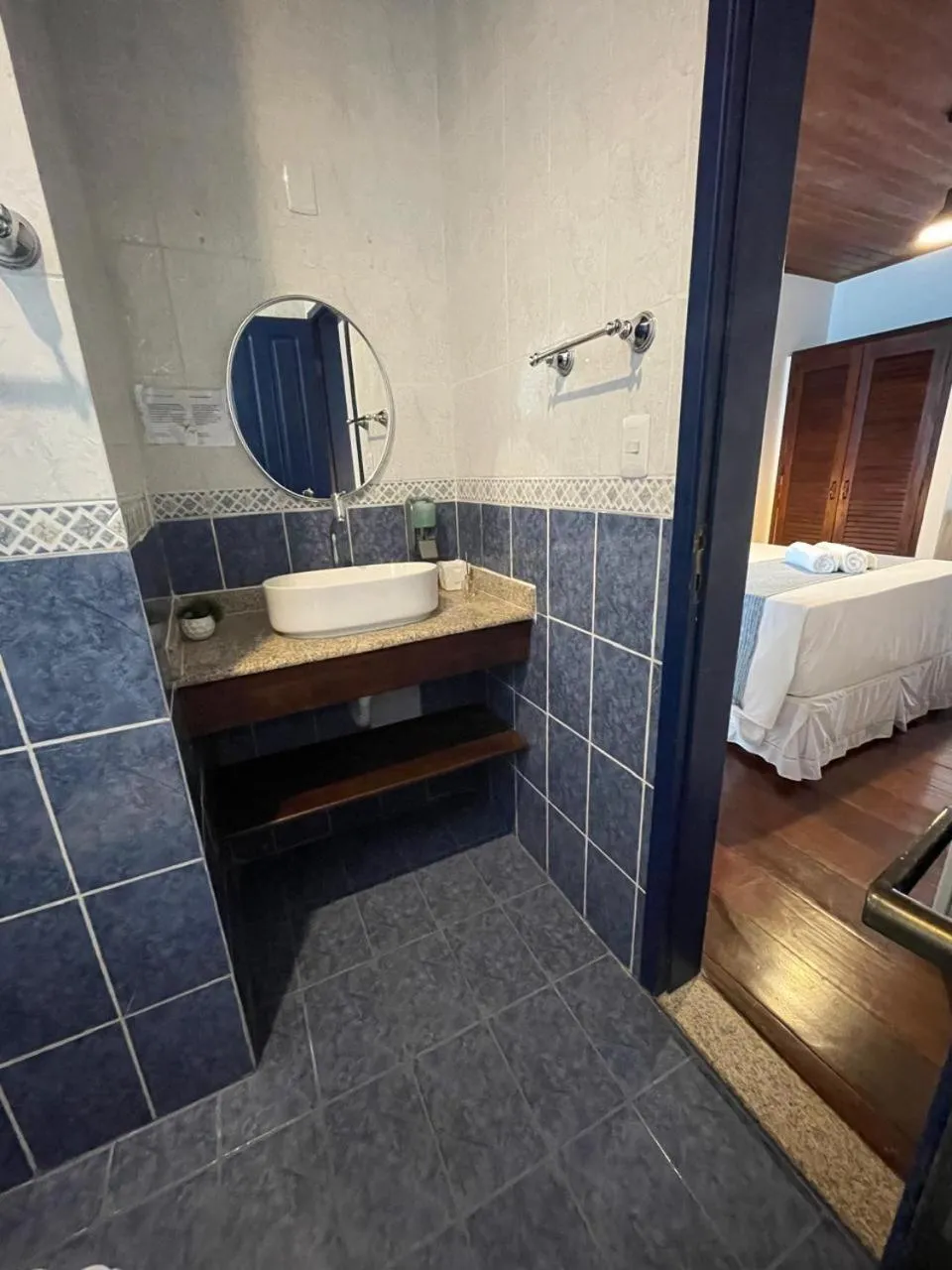 Bathroom, Bed in Pousada Beija Flor