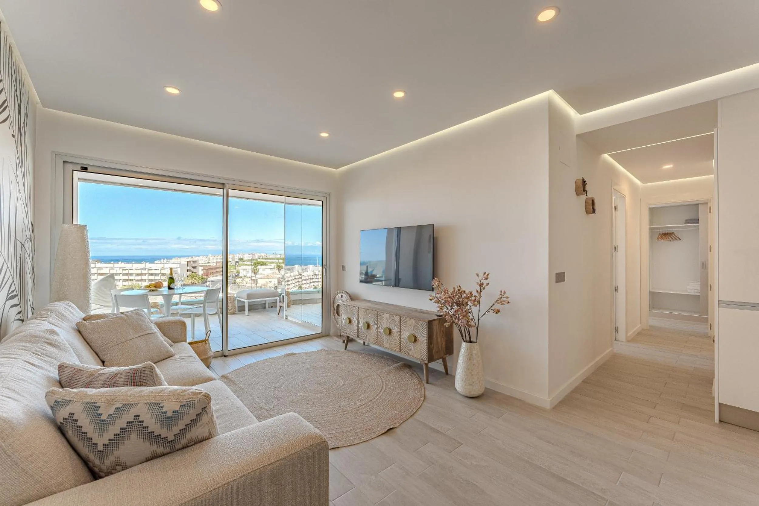 TV and multimedia in Ocean Garden Sunset & Sunrise - heated pool