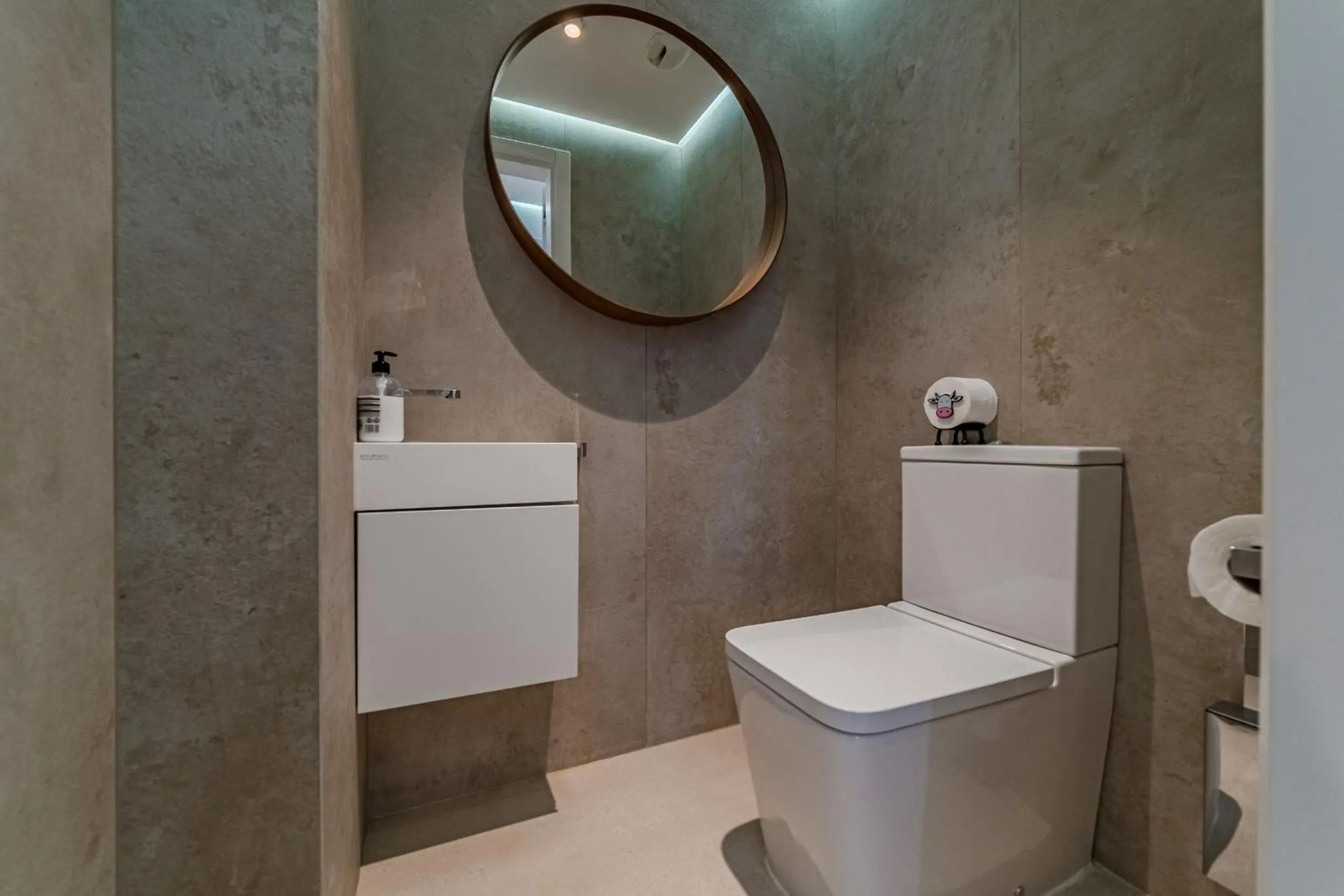 Toilet in Ocean Garden Sunset & Sunrise - heated pool