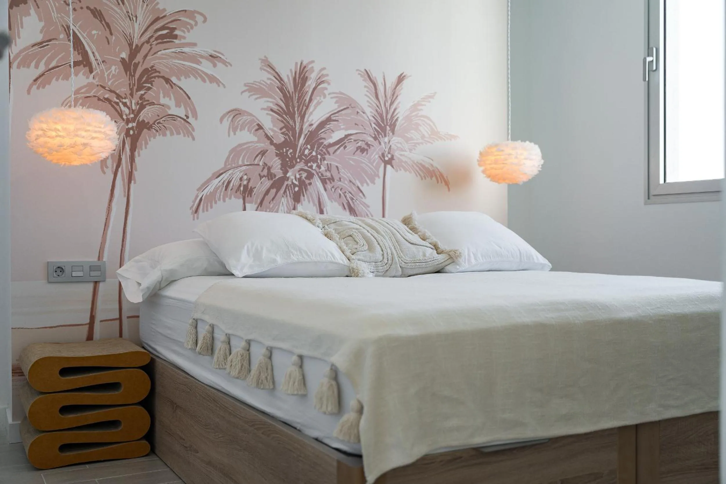Bed in Ocean Garden Sunset & Sunrise - heated pool
