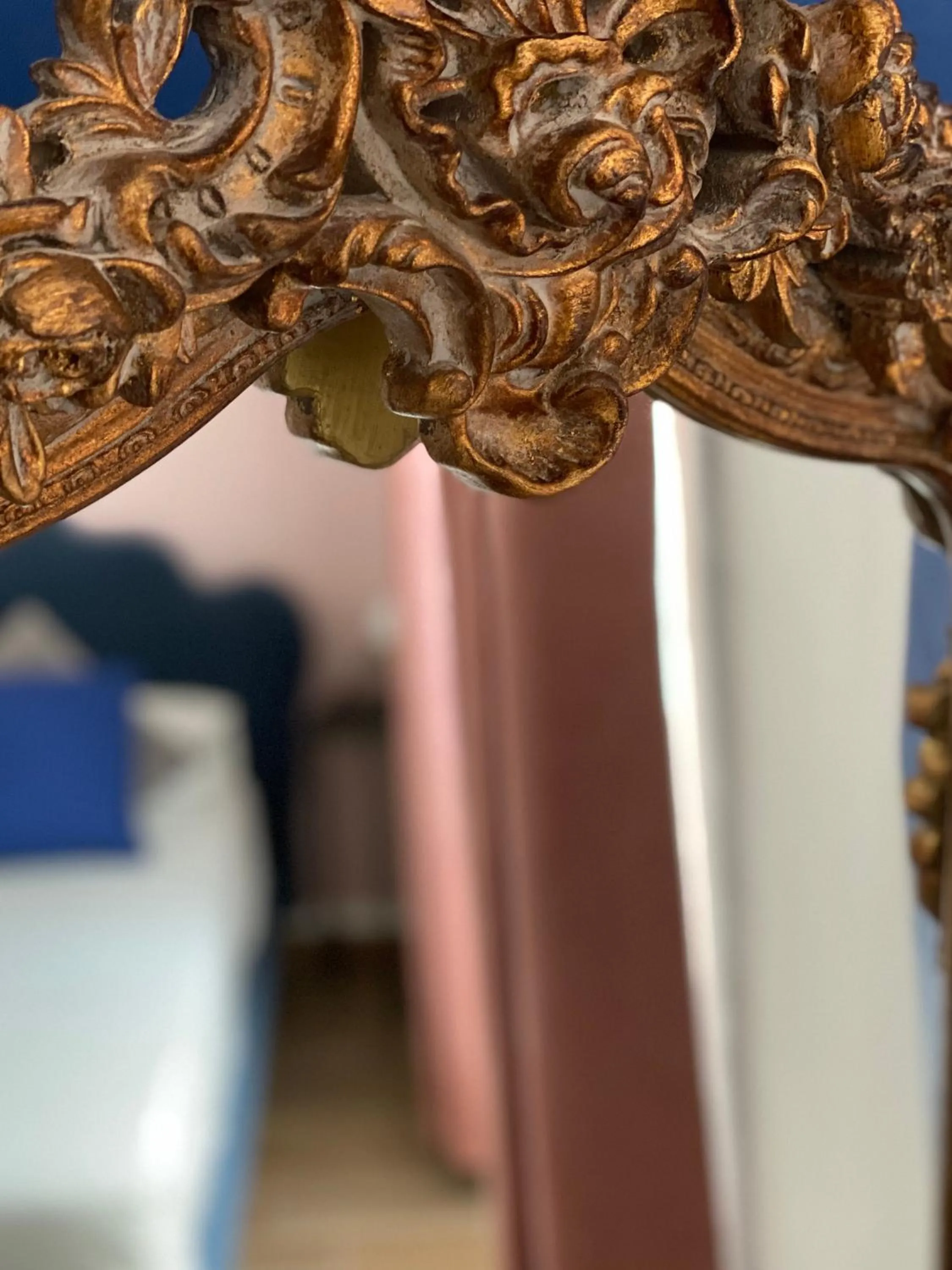 Decorative detail, Bed in B&B Monteverdi L'Arancio