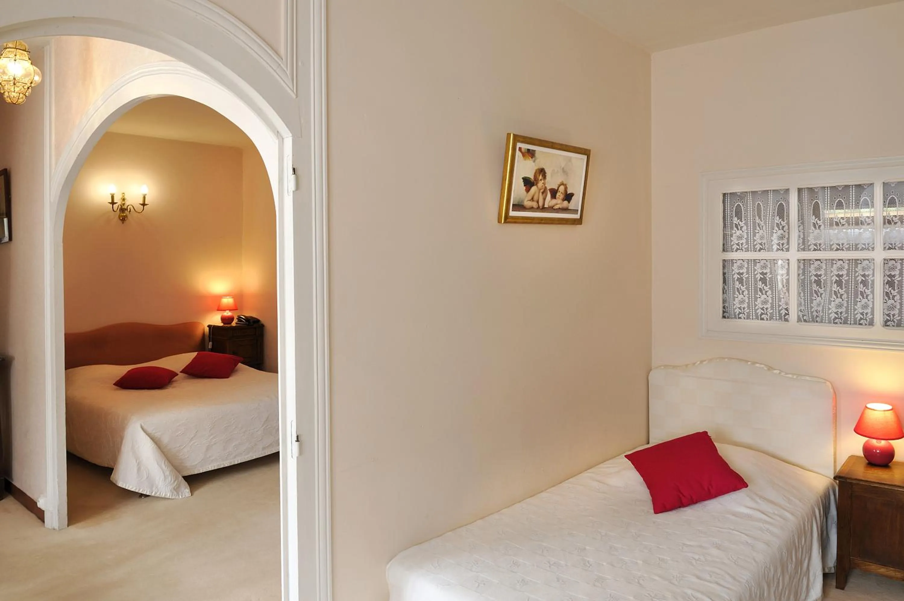 Bedroom, Bed in Logis Manoir De La Giraudière