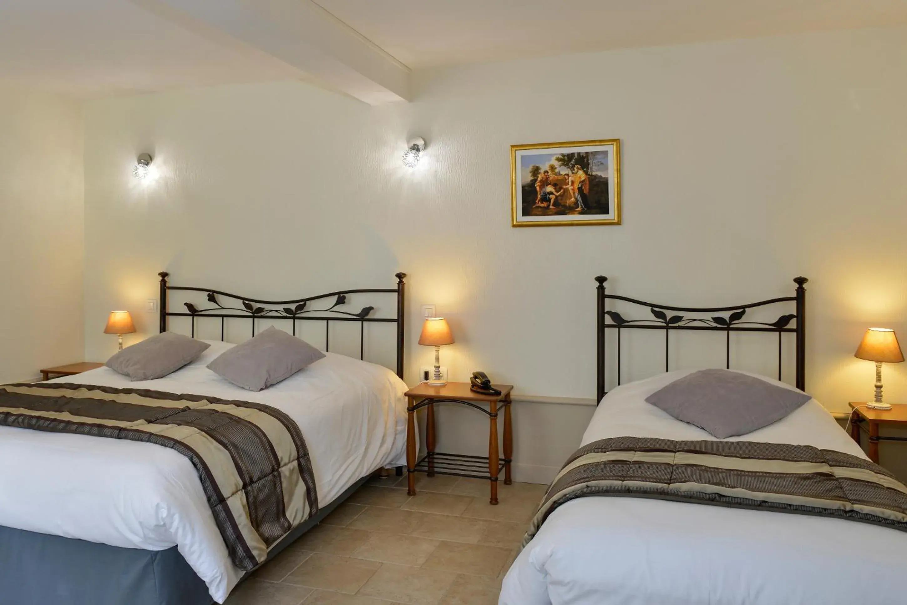 Bed in Logis Manoir De La Giraudière Bed in Logis Manoir De La Giraudière