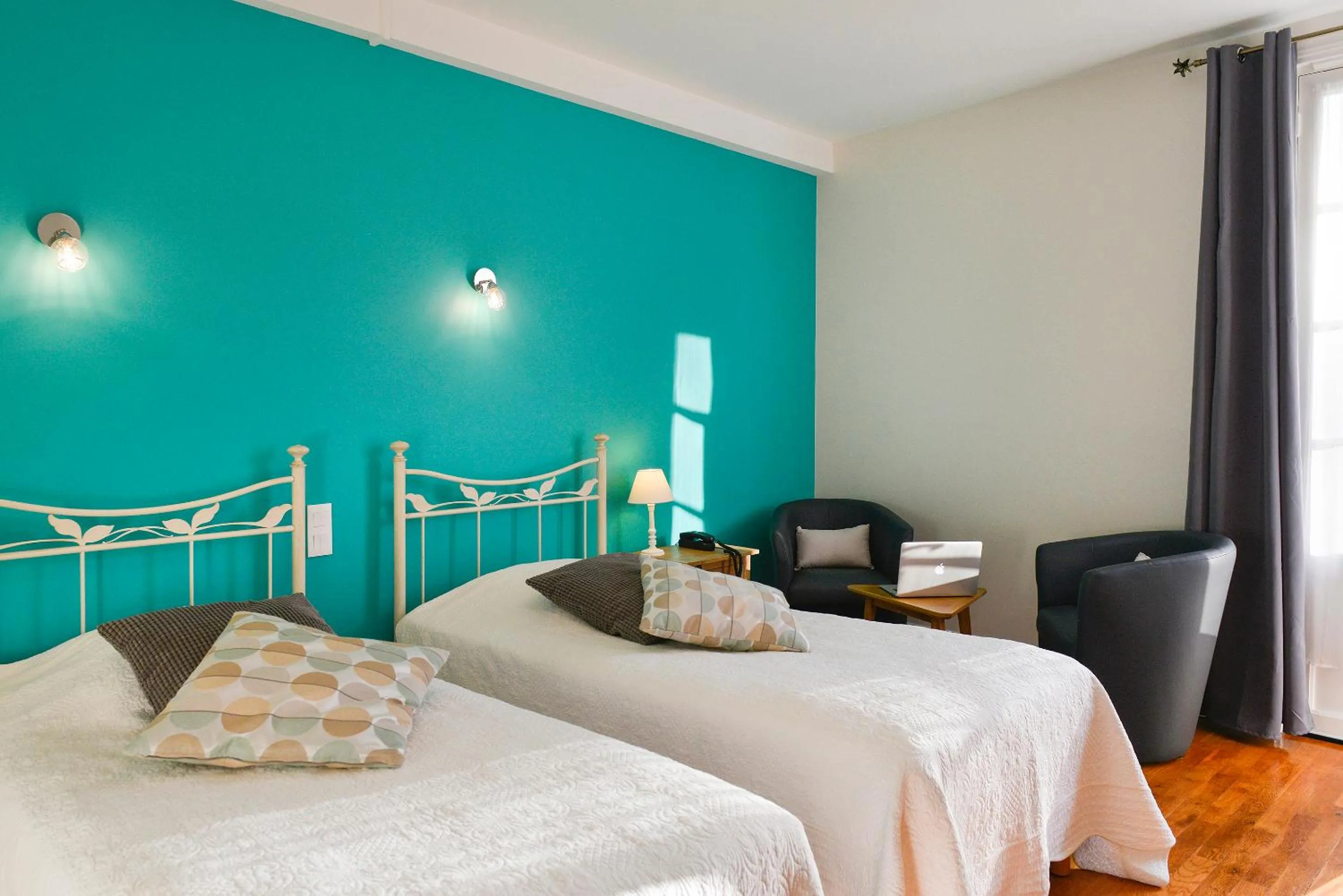 Bedroom, Bed in Logis Manoir De La Giraudière