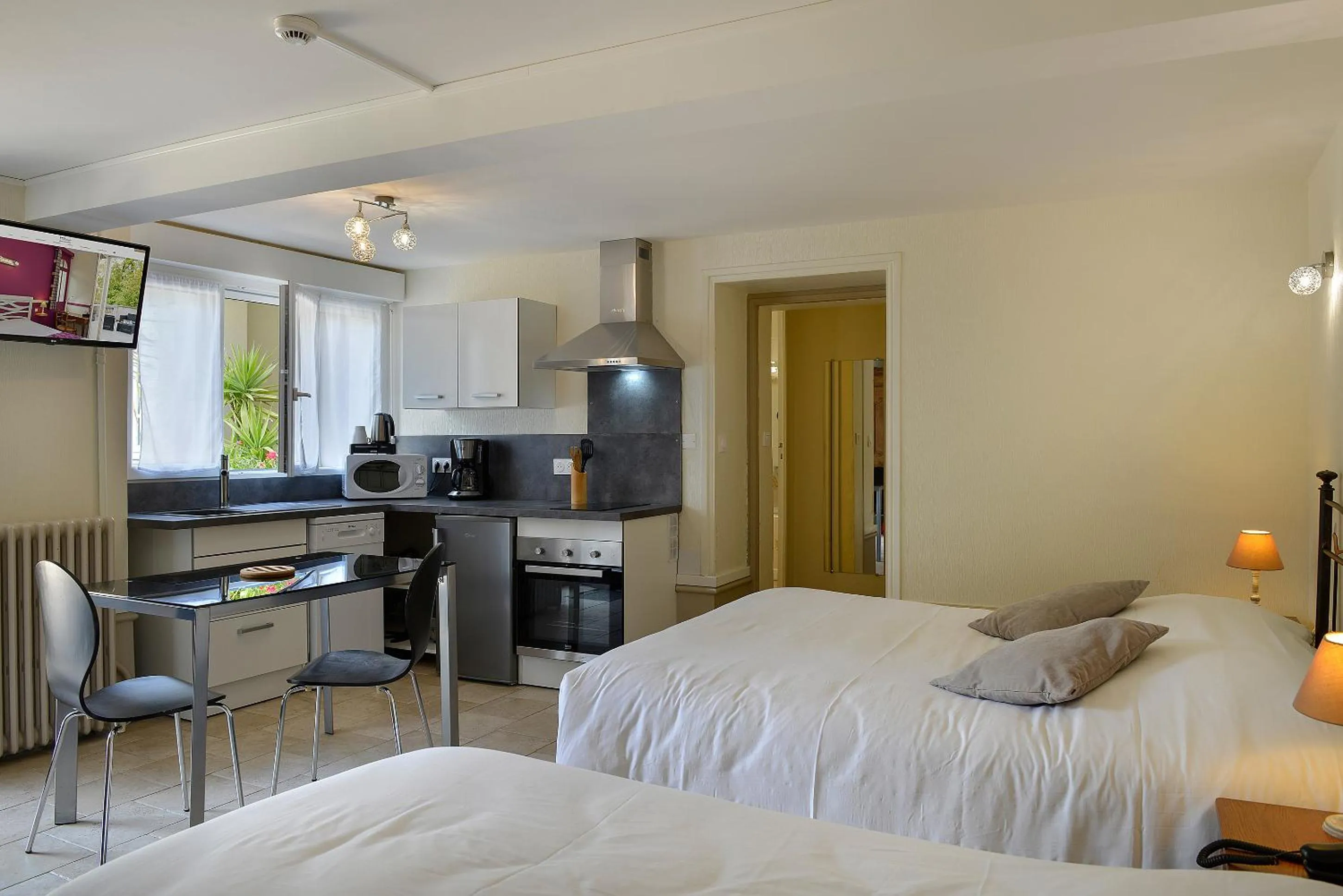 Kitchen or kitchenette, Bed in Logis Manoir De La Giraudière