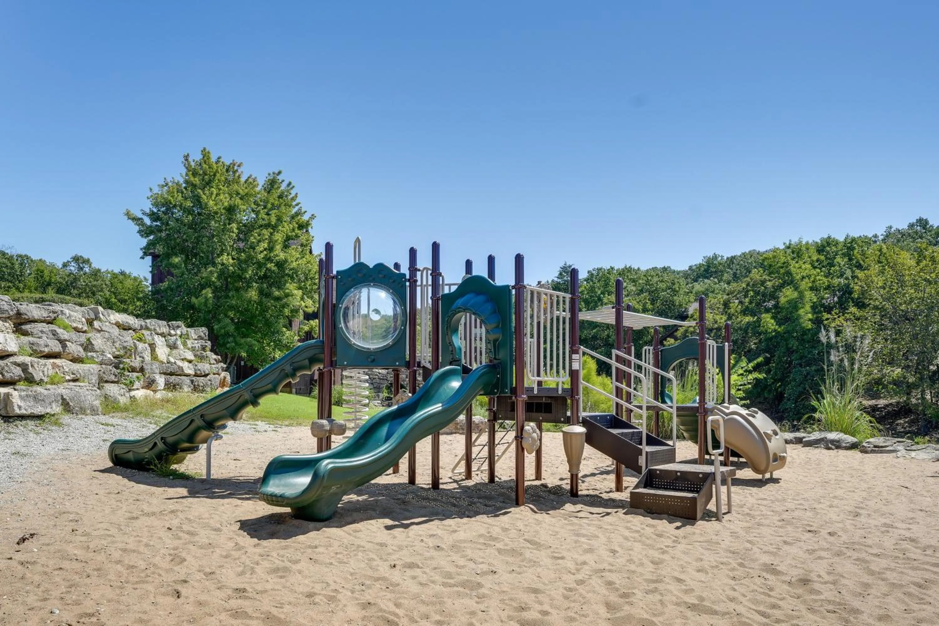 Relax Fireside Getaway 2 Mi to Silver Dollar City