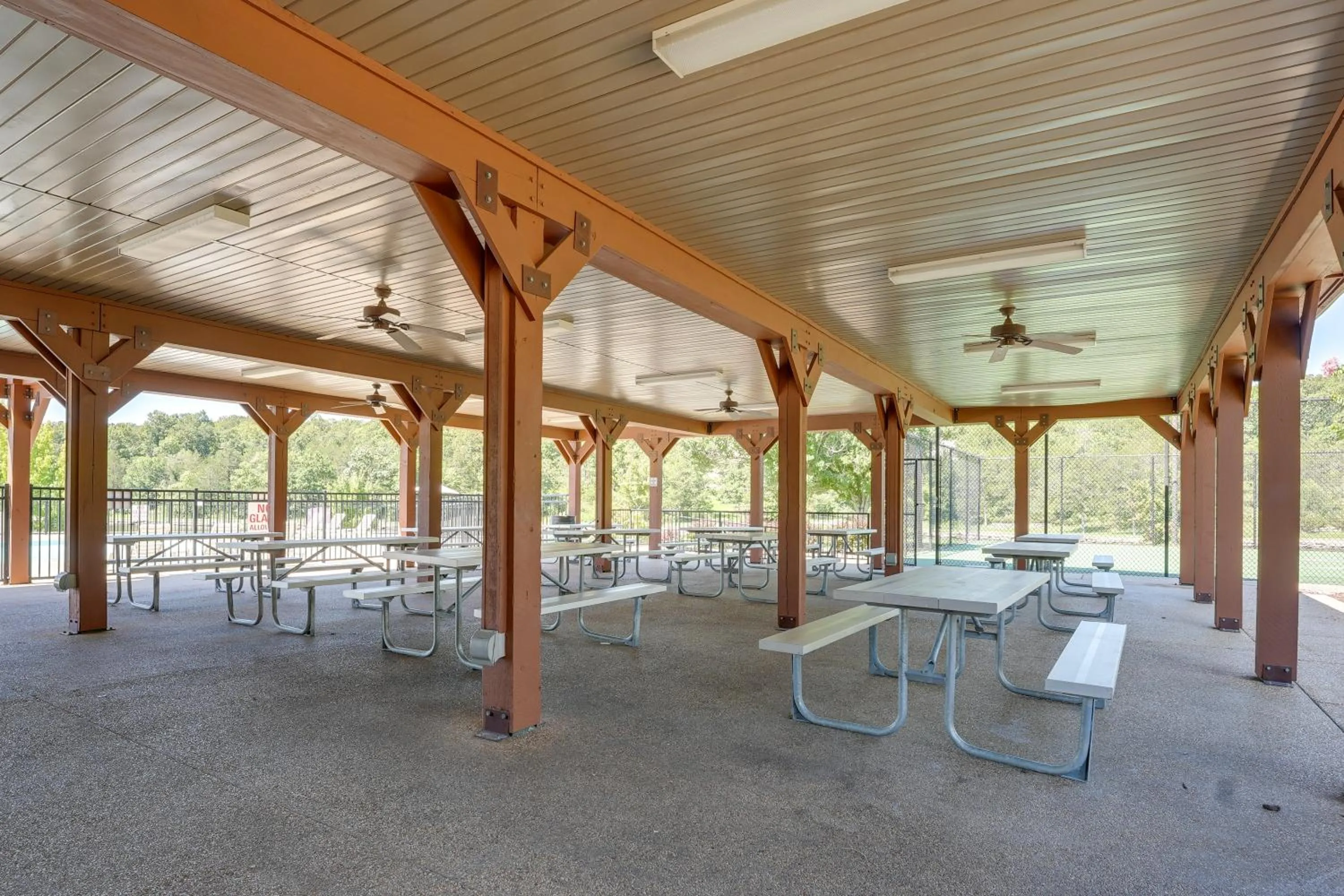 Relax Fireside Getaway 2 Mi to Silver Dollar City