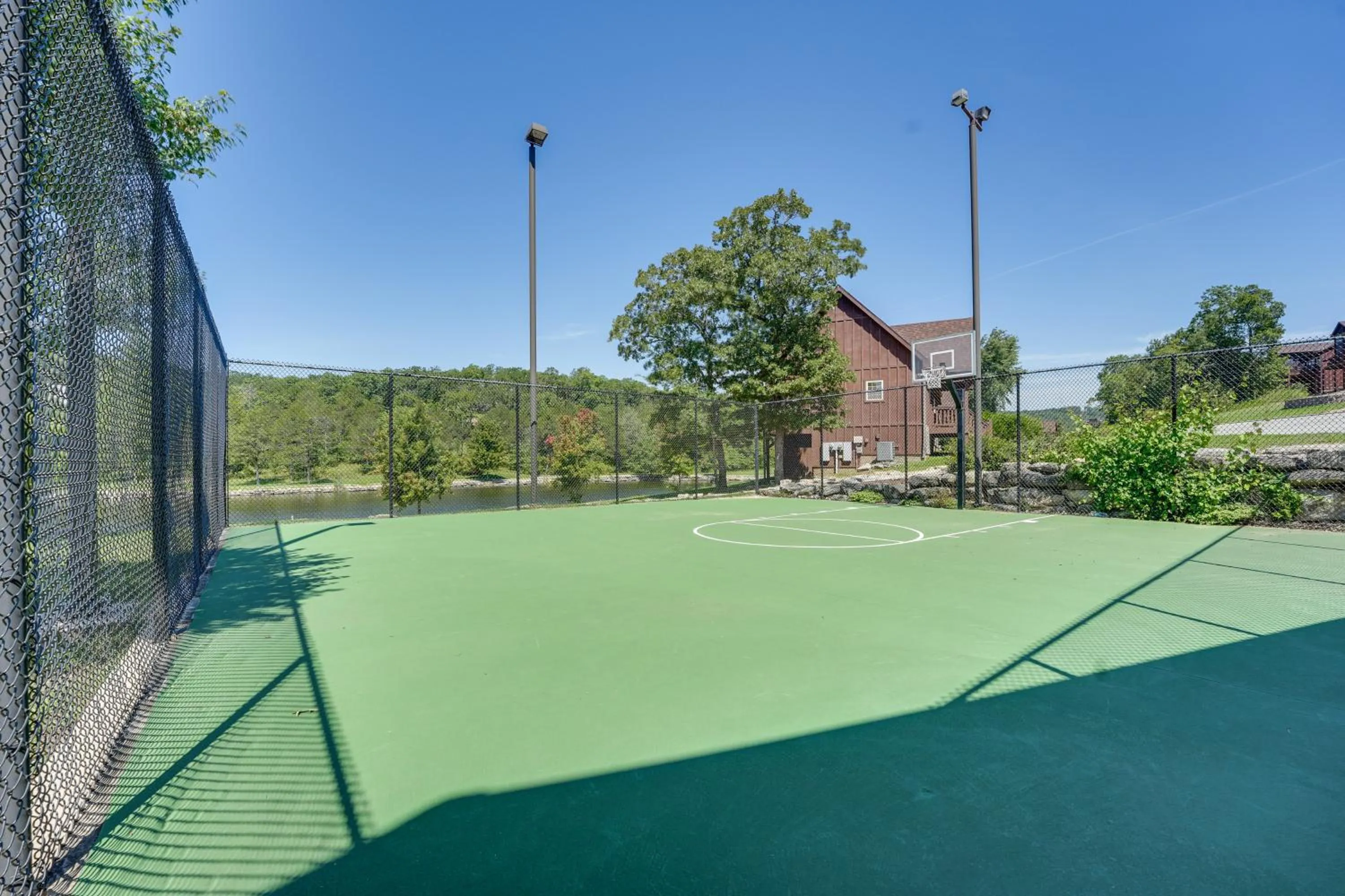 Relax Fireside Getaway 2 Mi to Silver Dollar City