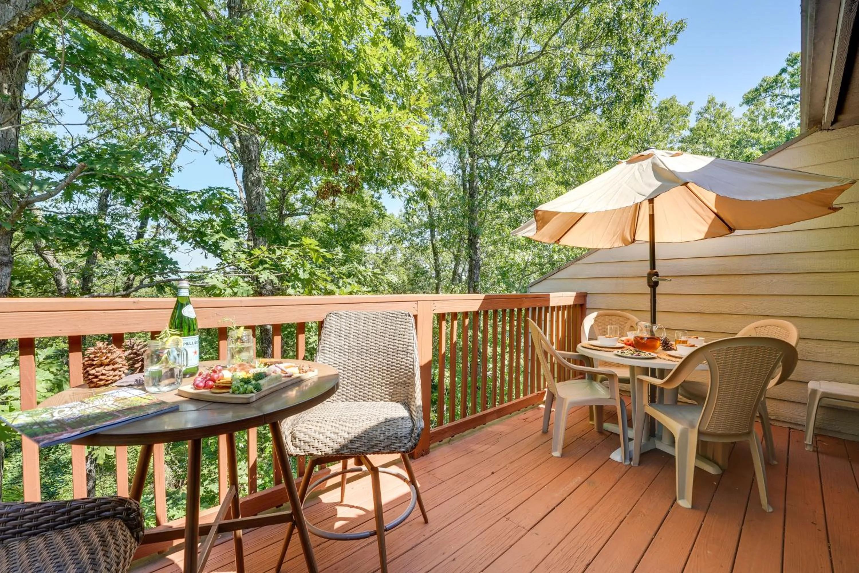 Relax Fireside Getaway 2 Mi to Silver Dollar City