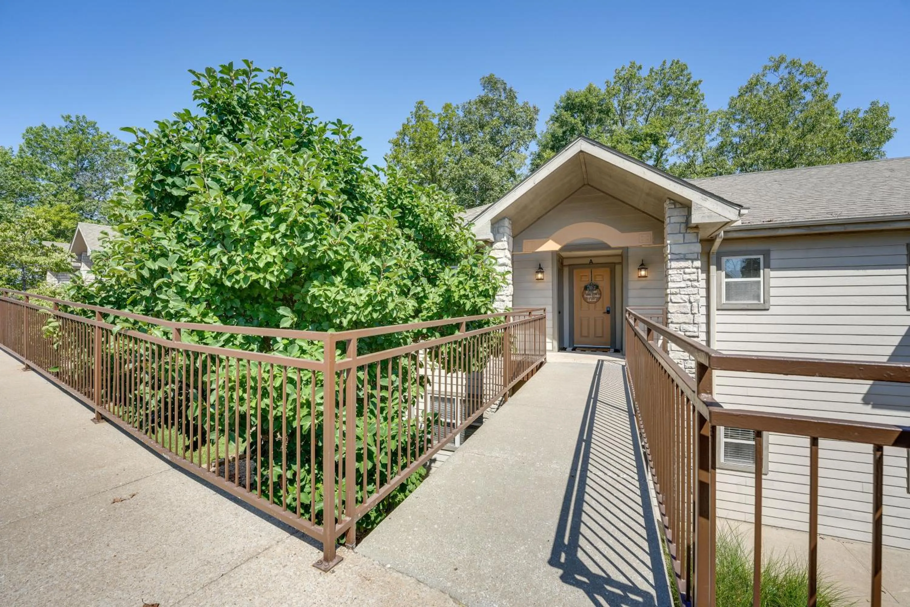 Relax Fireside Getaway 2 Mi to Silver Dollar City