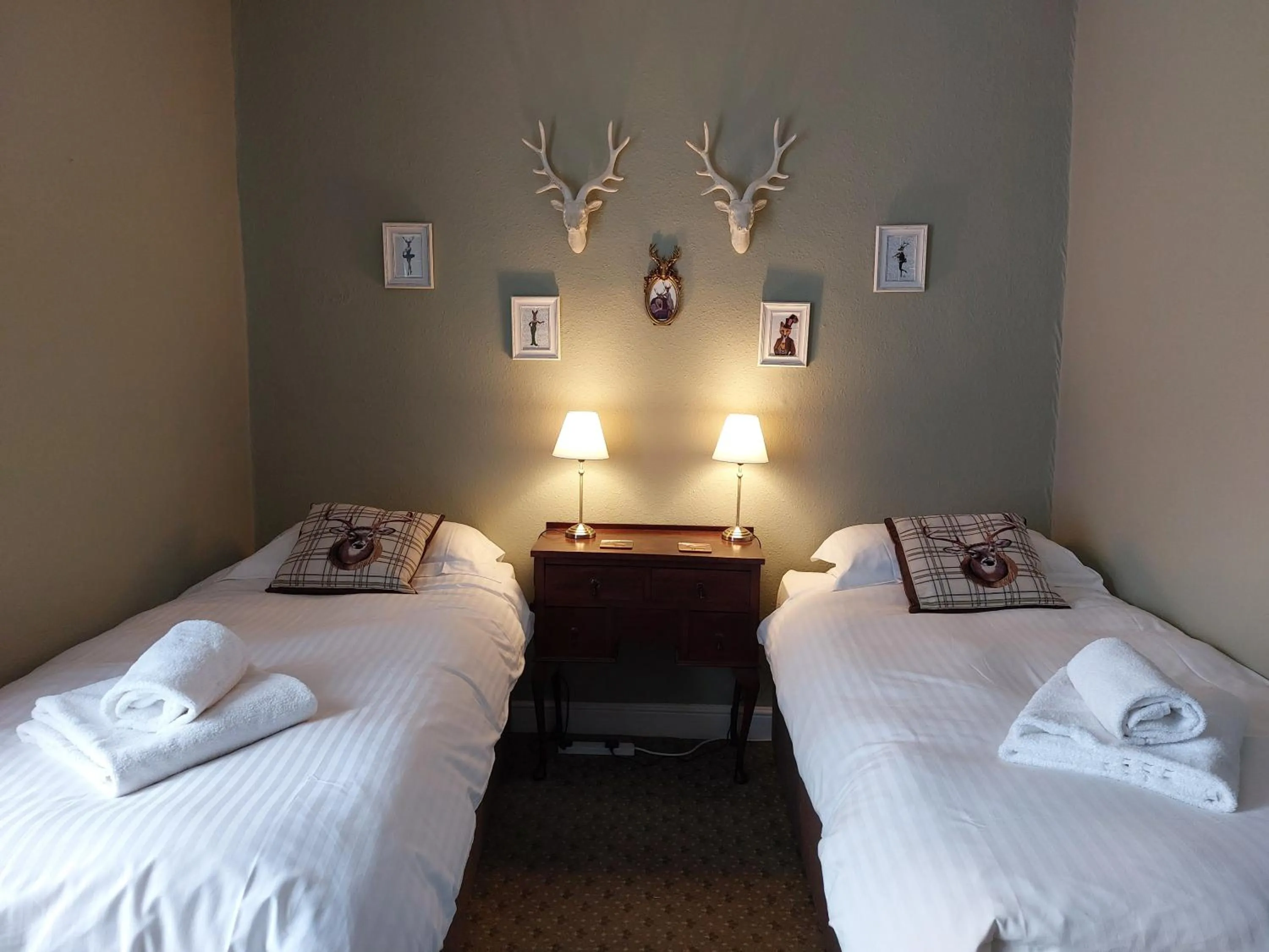 Bed in Lion Hotel Dulverton