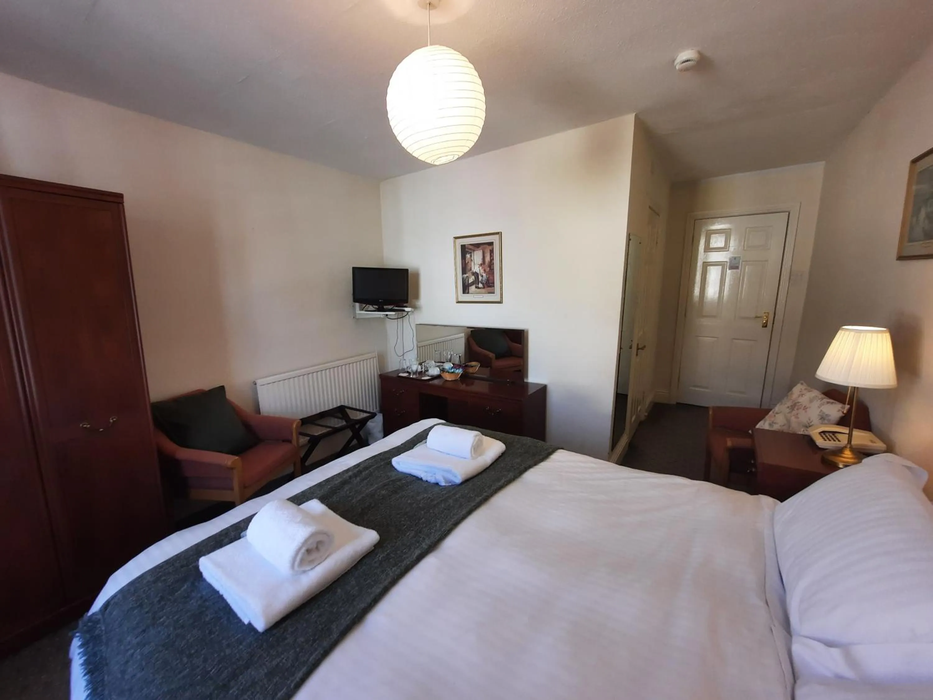 Bed in Lion Hotel Dulverton