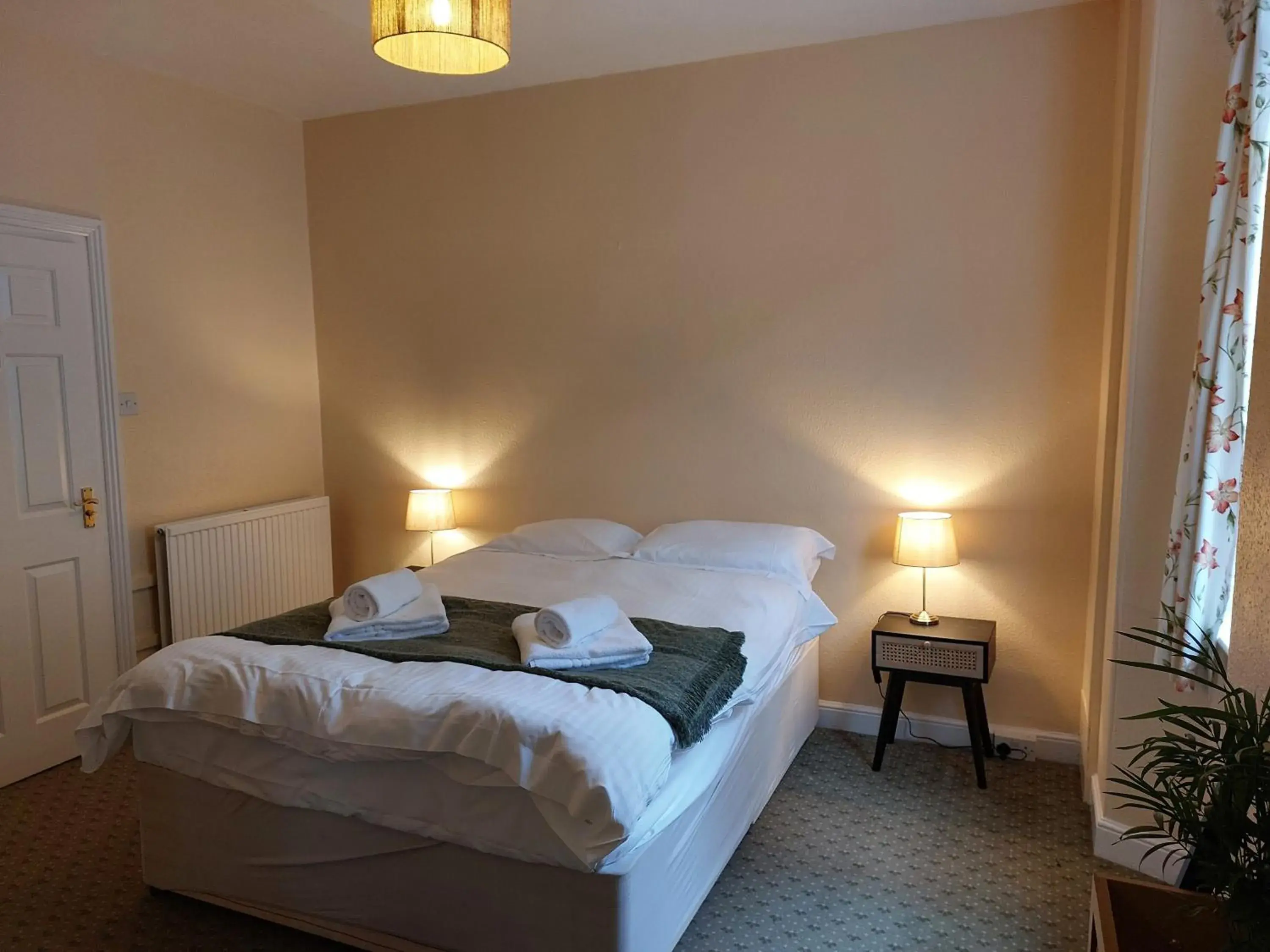 Family Room with Private Bathroom in Lion Hotel Dulverton Family Room with Private Bathroom in Lion Hotel Dulverton